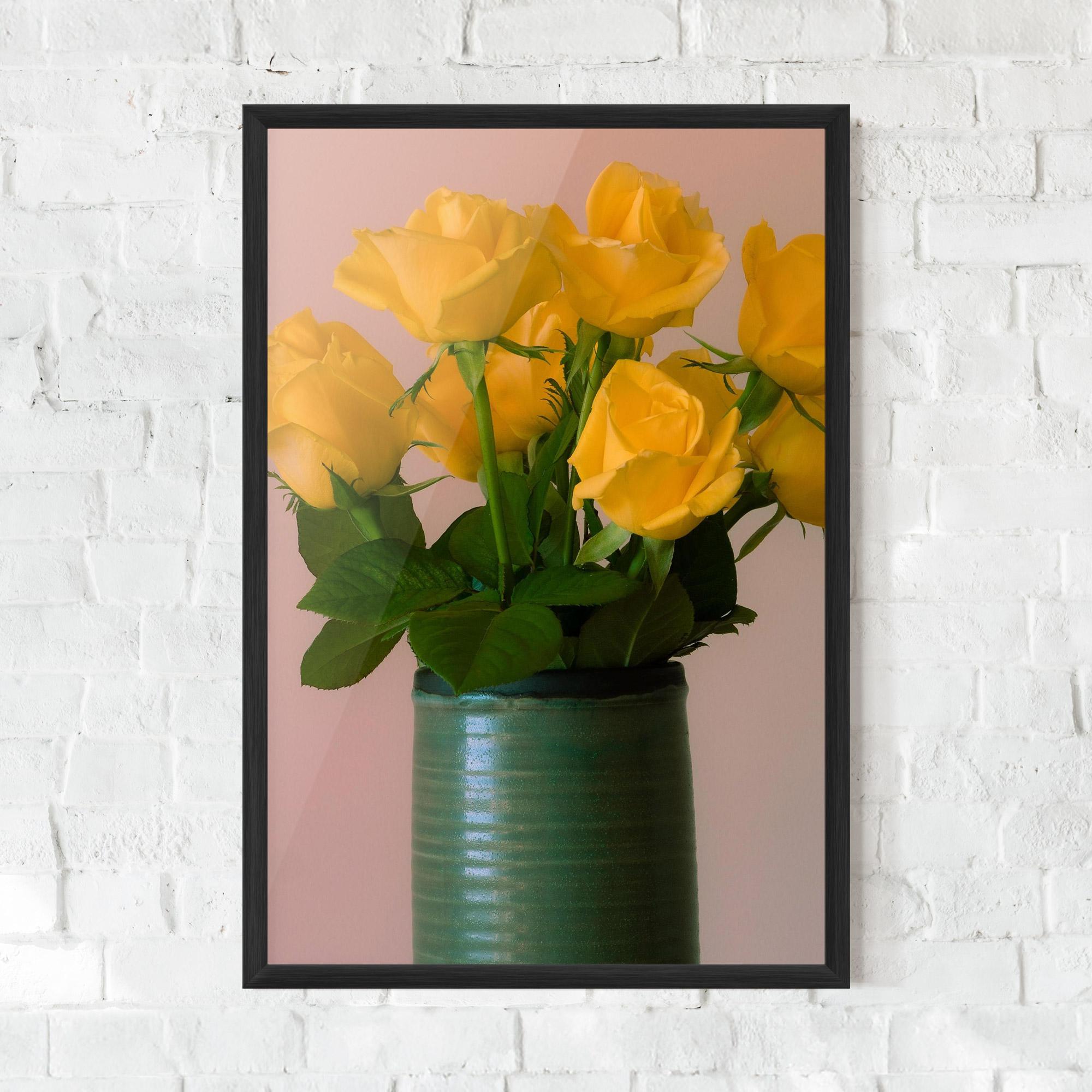 Gerahmte Poster Yellow Roses Vase mockup 0