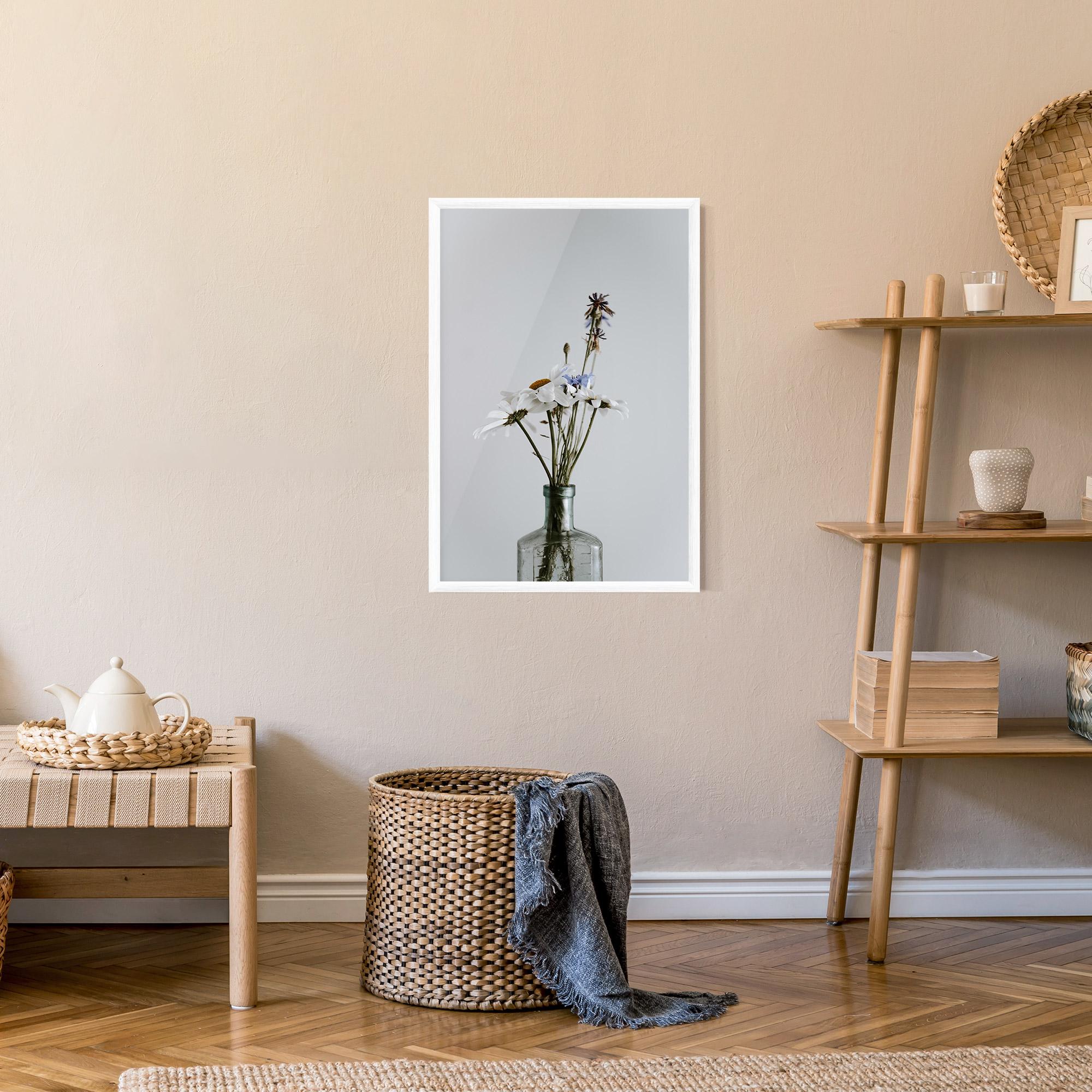 Gerahmte Poster White Flower Vase mockup 9