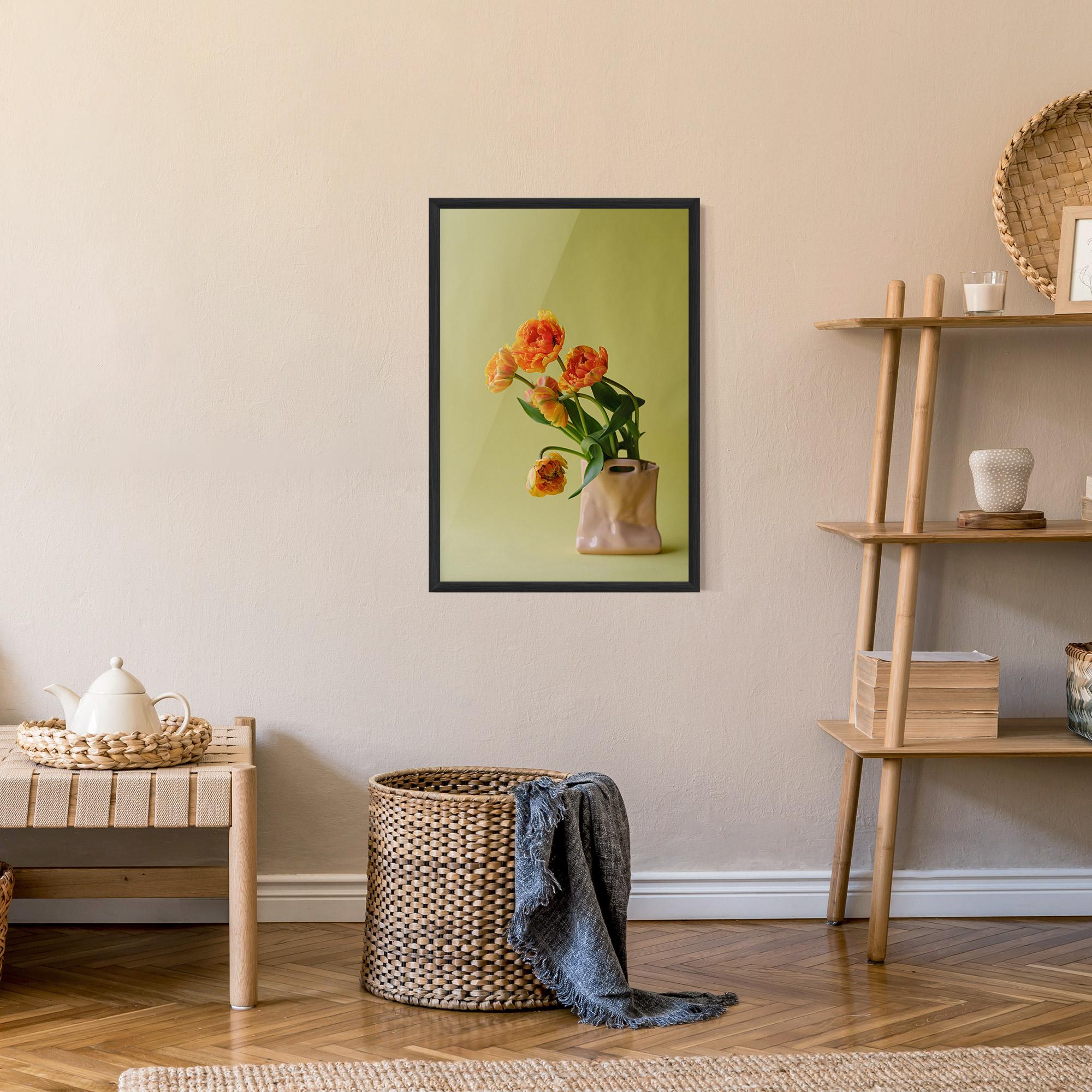 Gerahmte Poster Cream Cool Vase mockup 9