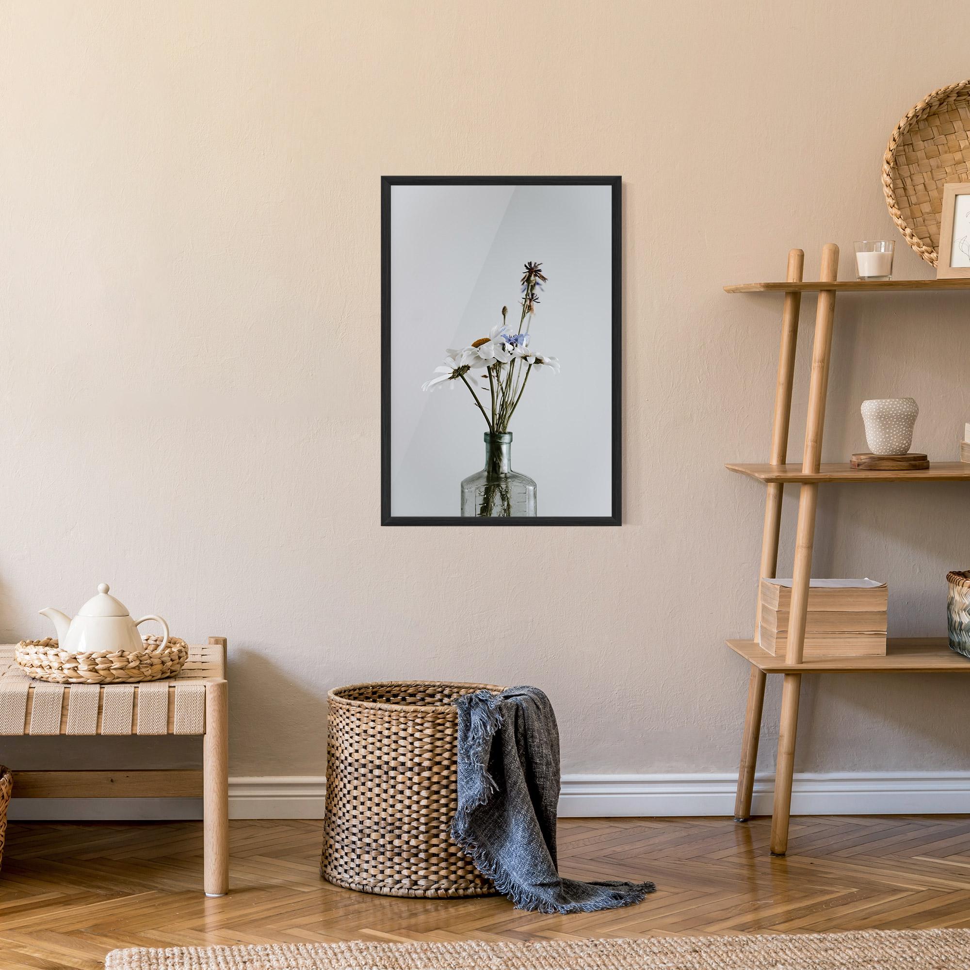 Gerahmte Poster White Flower Vase mockup 9