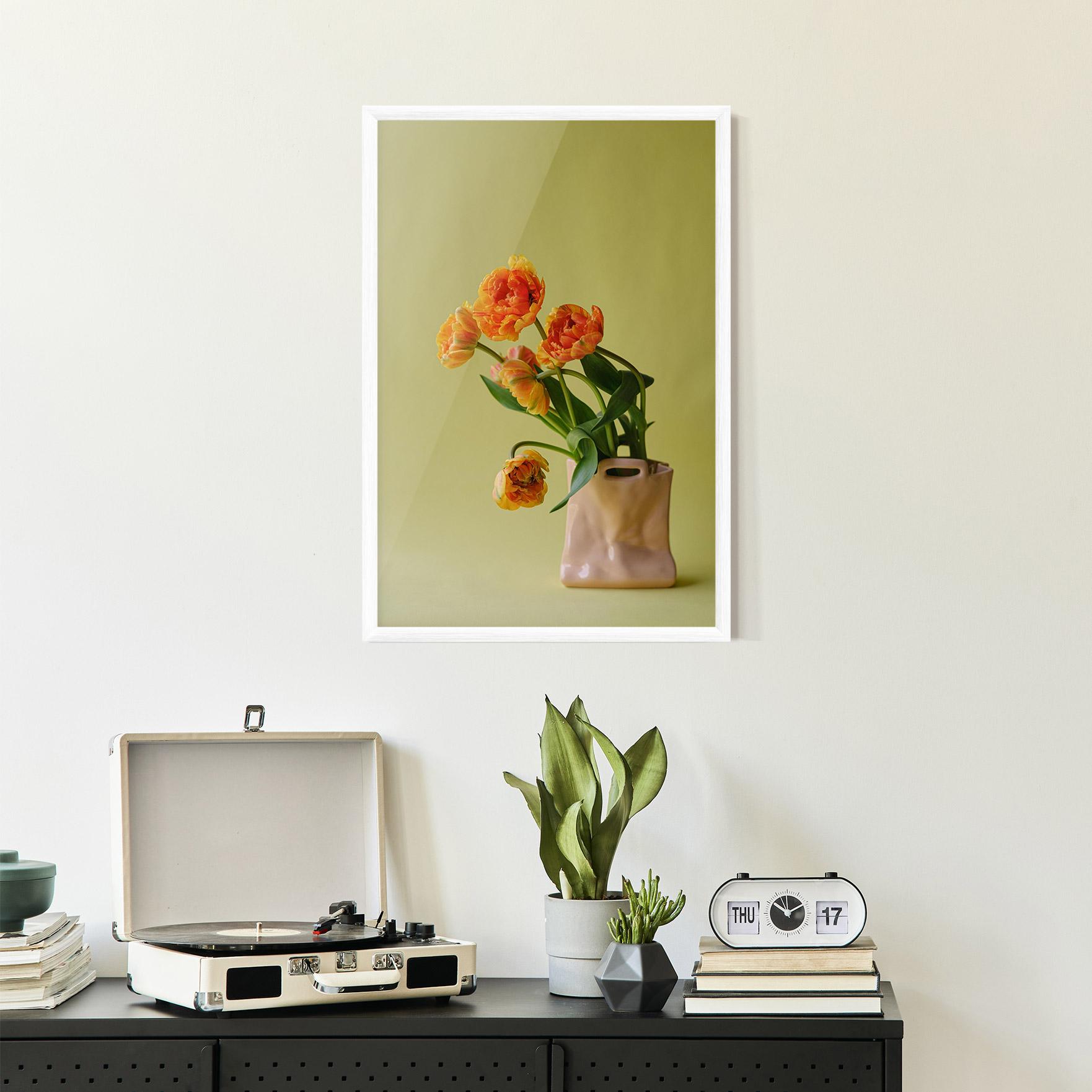 Gerahmte Poster Cream Cool Vase mockup 2