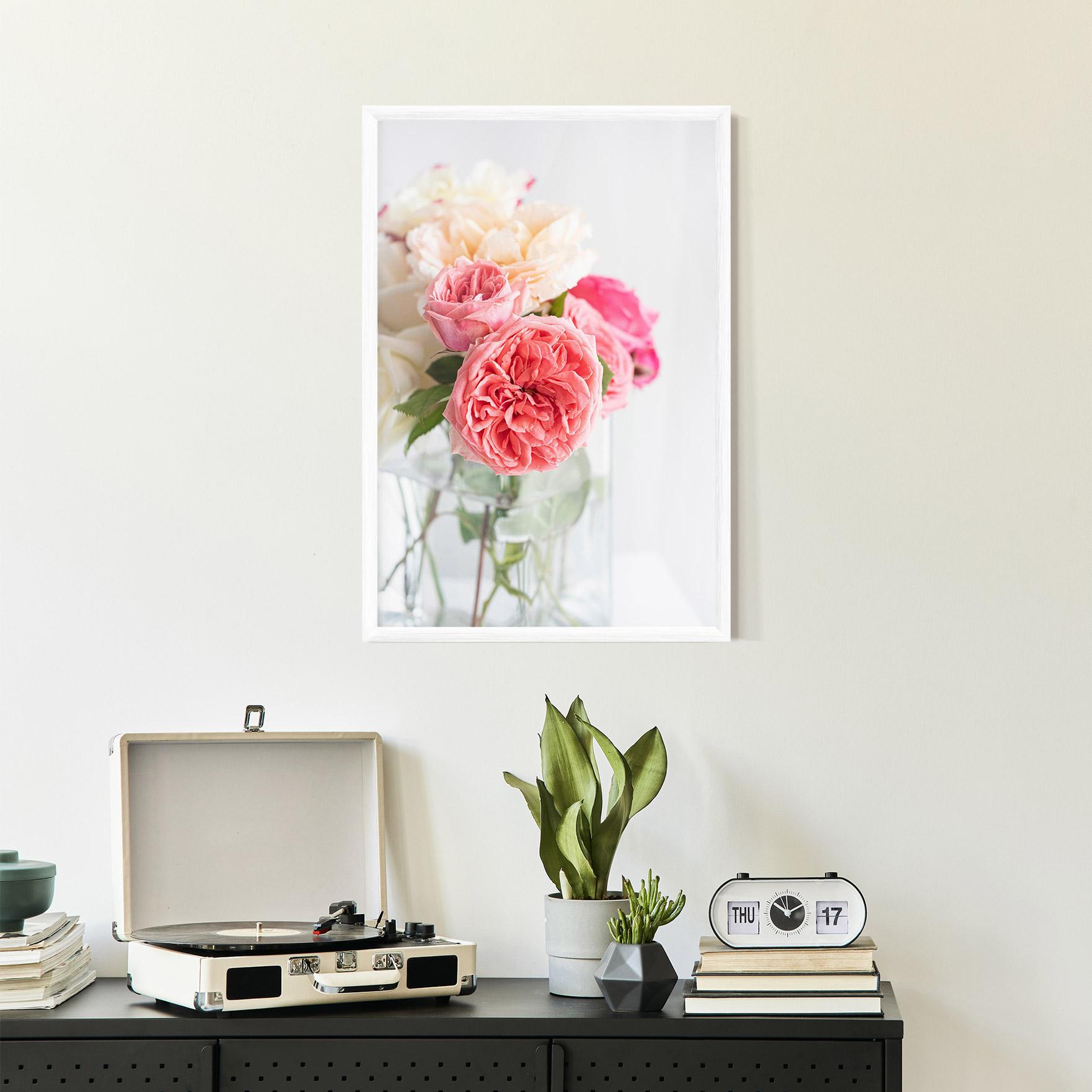 Gerahmte Poster Pink Rose Vase mockup 2