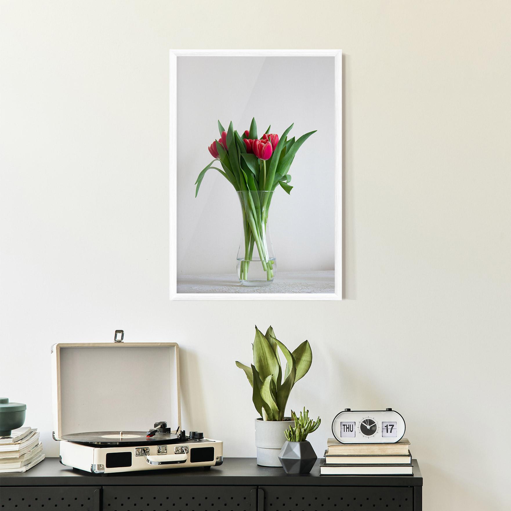 Gerahmte Poster Pretty Tulips Vase mockup 2