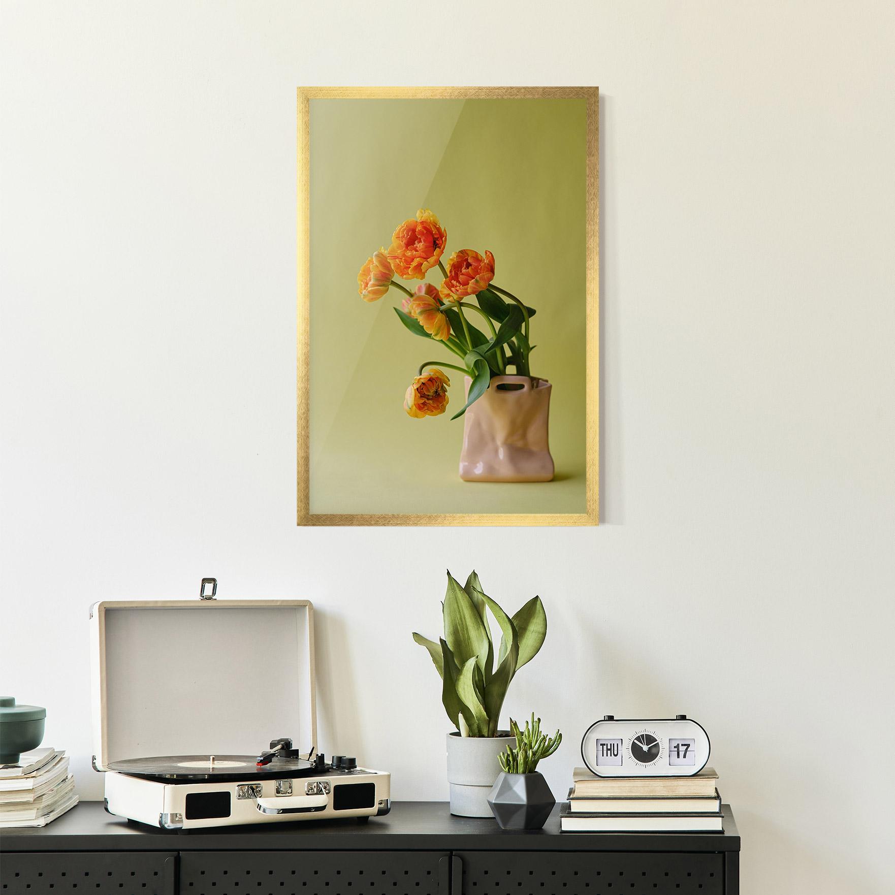 Gerahmte Poster Cream Cool Vase mockup 2