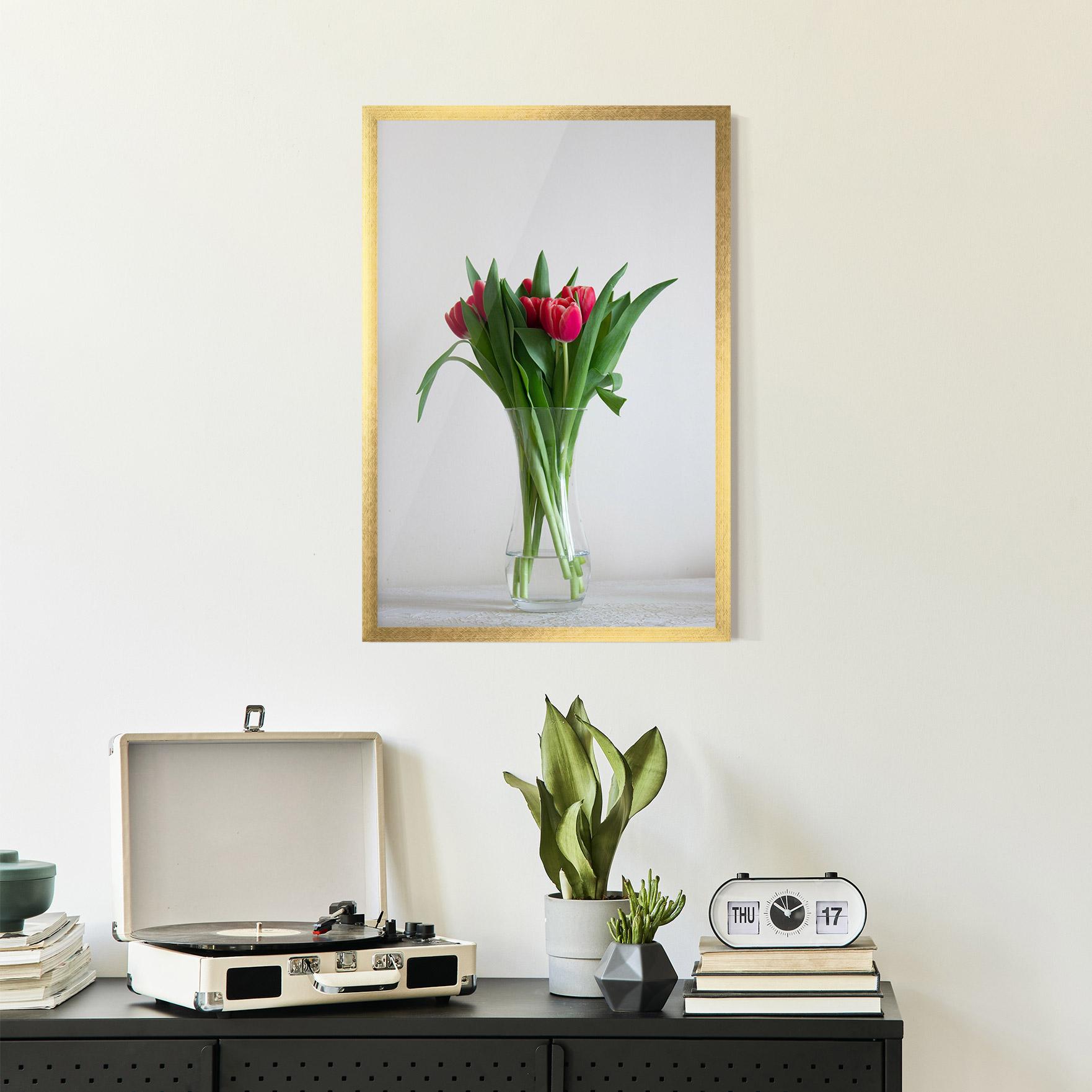 Gerahmte Poster Pretty Tulips Vase mockup 2