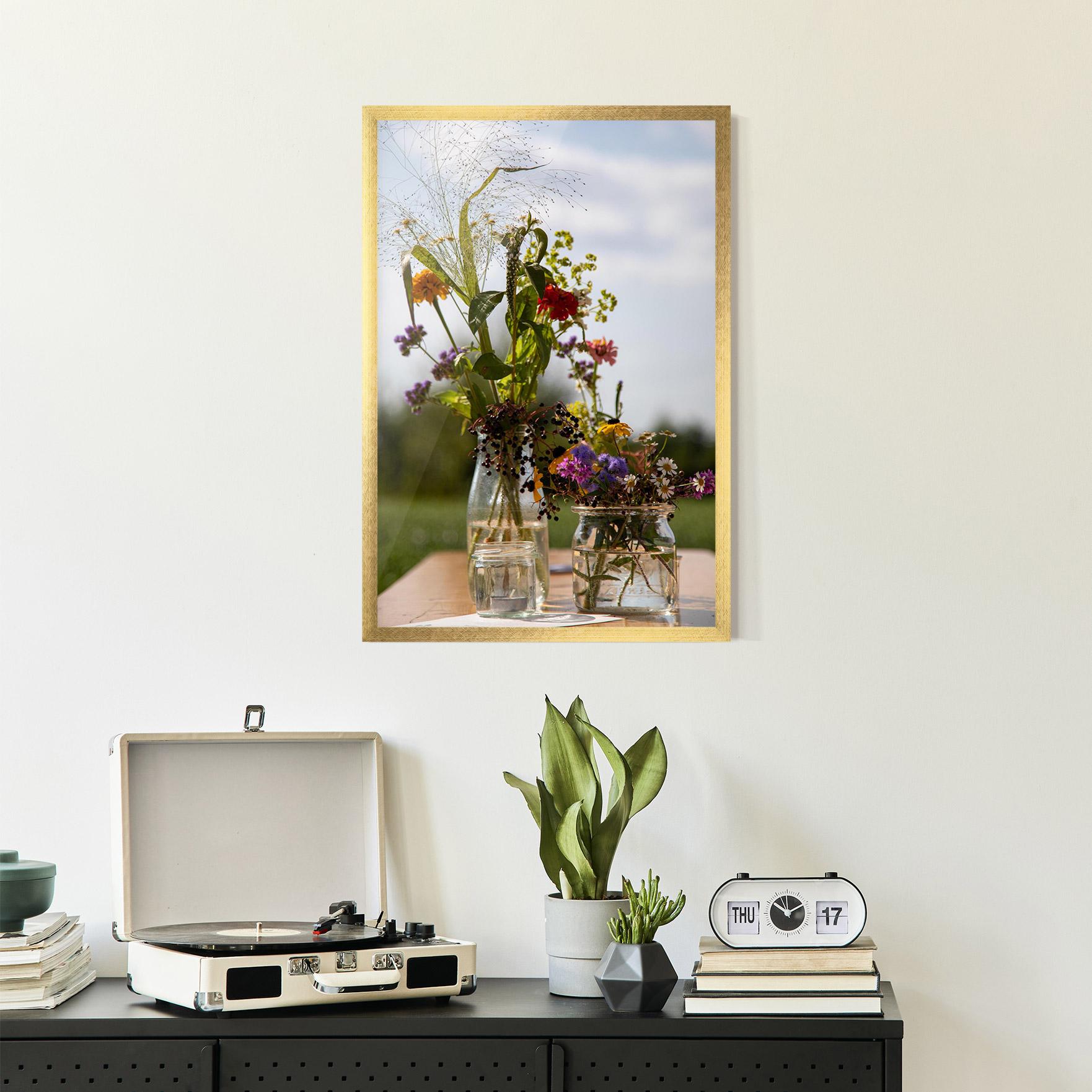 Gerahmte Poster Wild Flowers Vase mockup 2