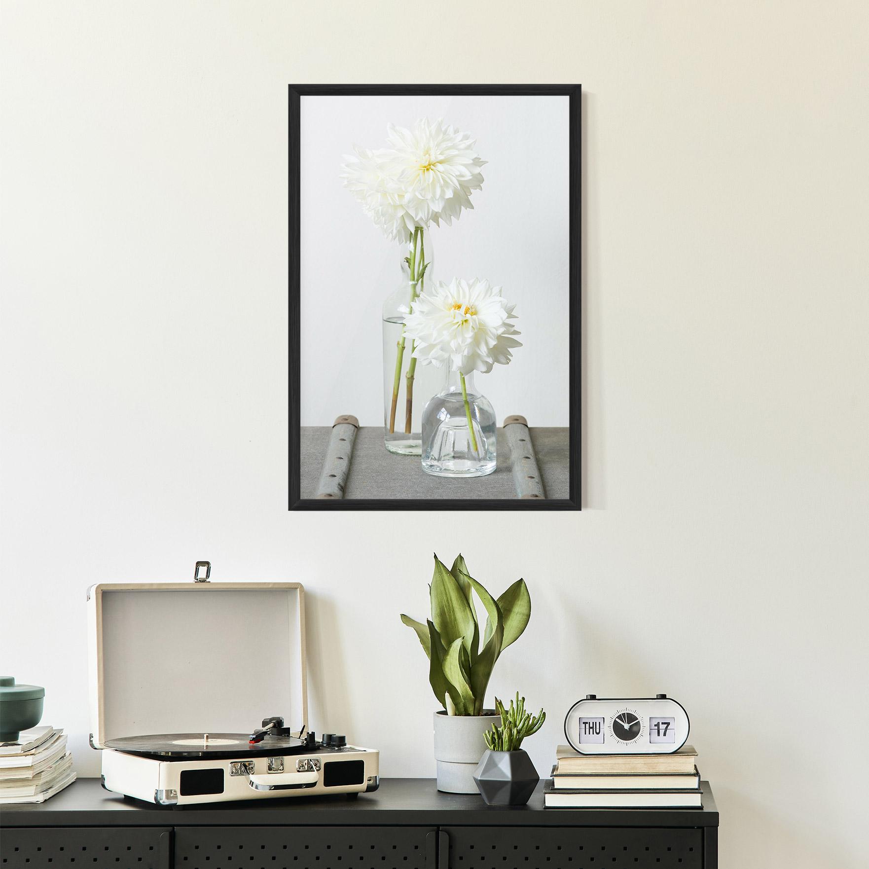 Gerahmte Poster Big Flower Vase mockup 2