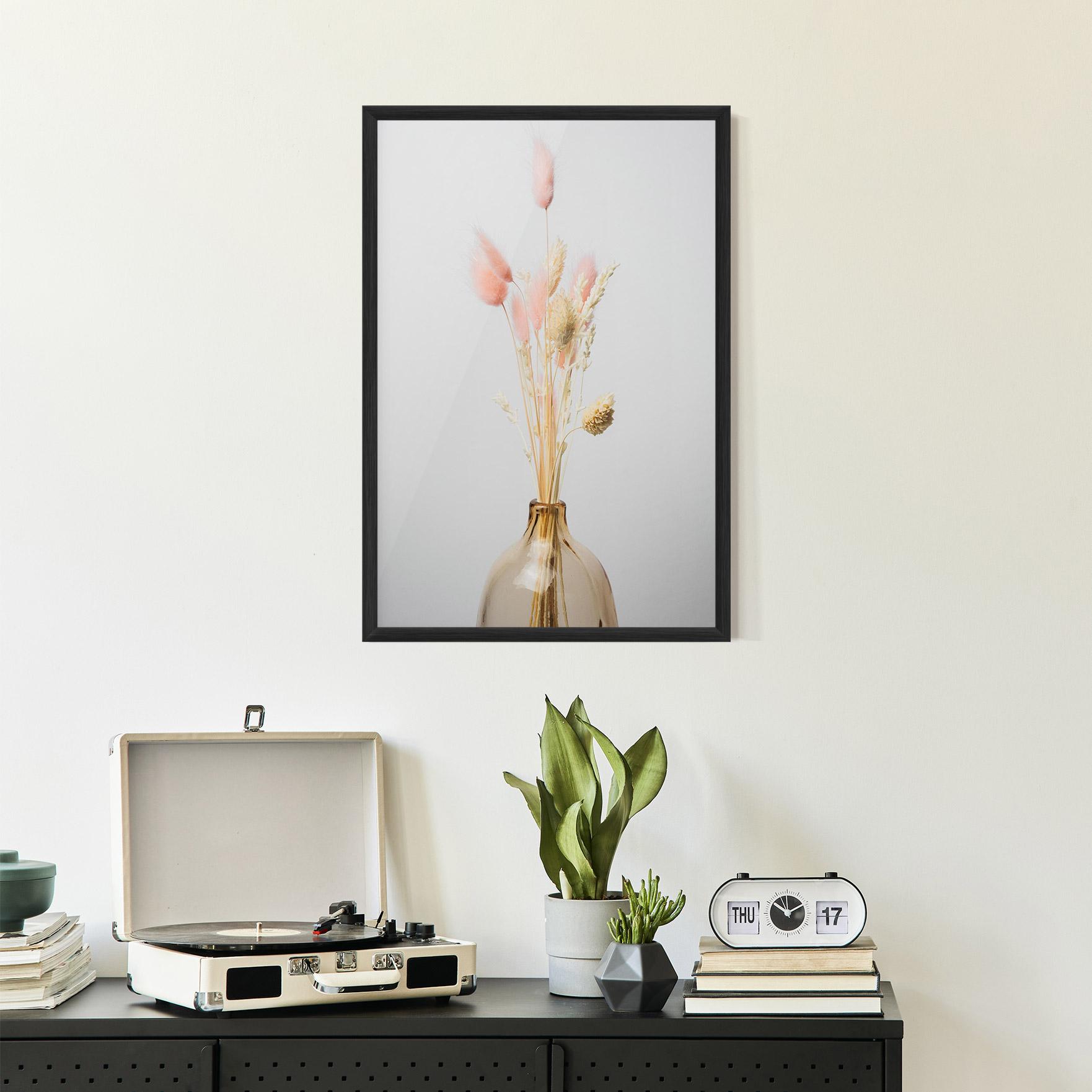 Gerahmte Poster Pink Cream Flower Vase mockup 2