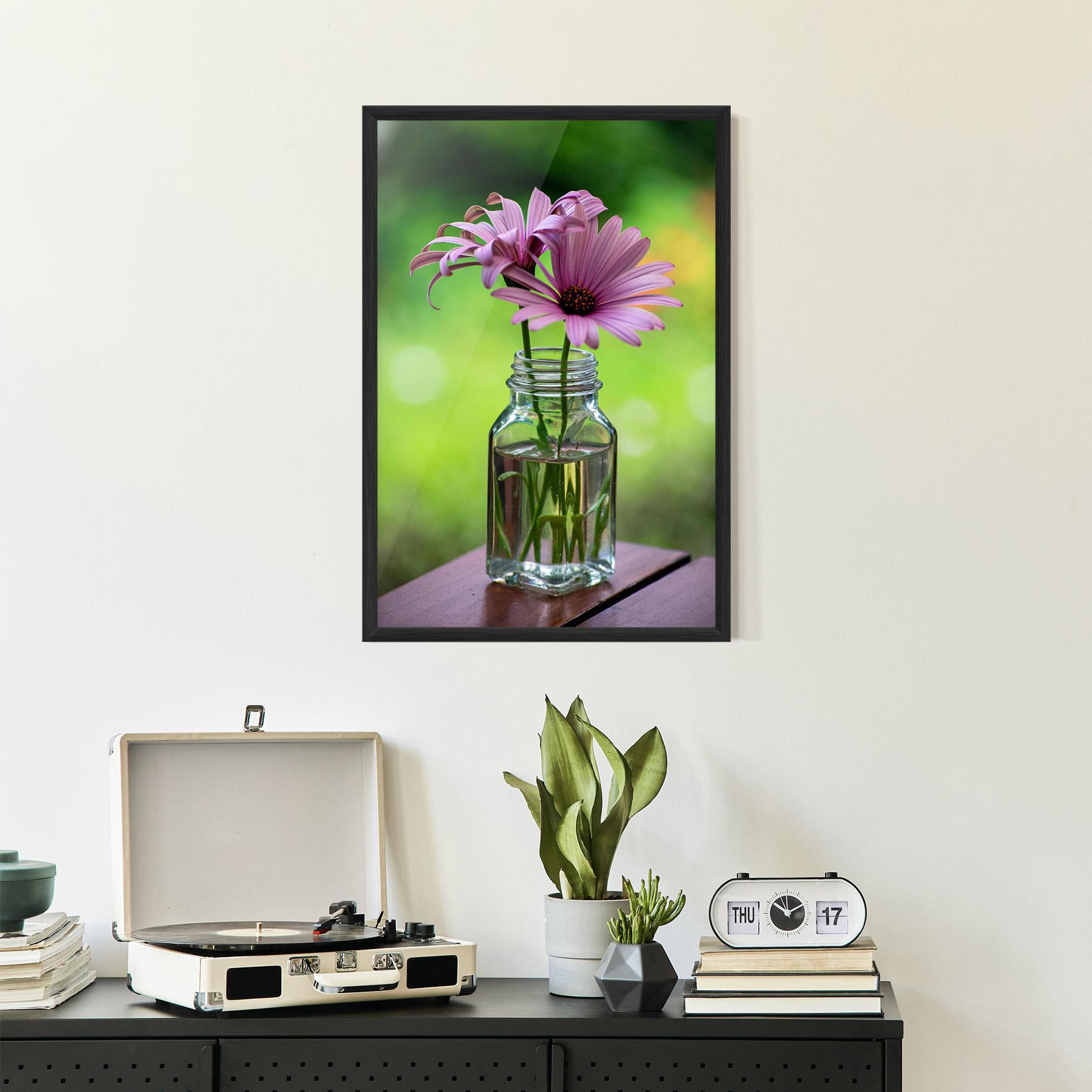 Gerahmte Poster Pink Flower Vase mockup 2