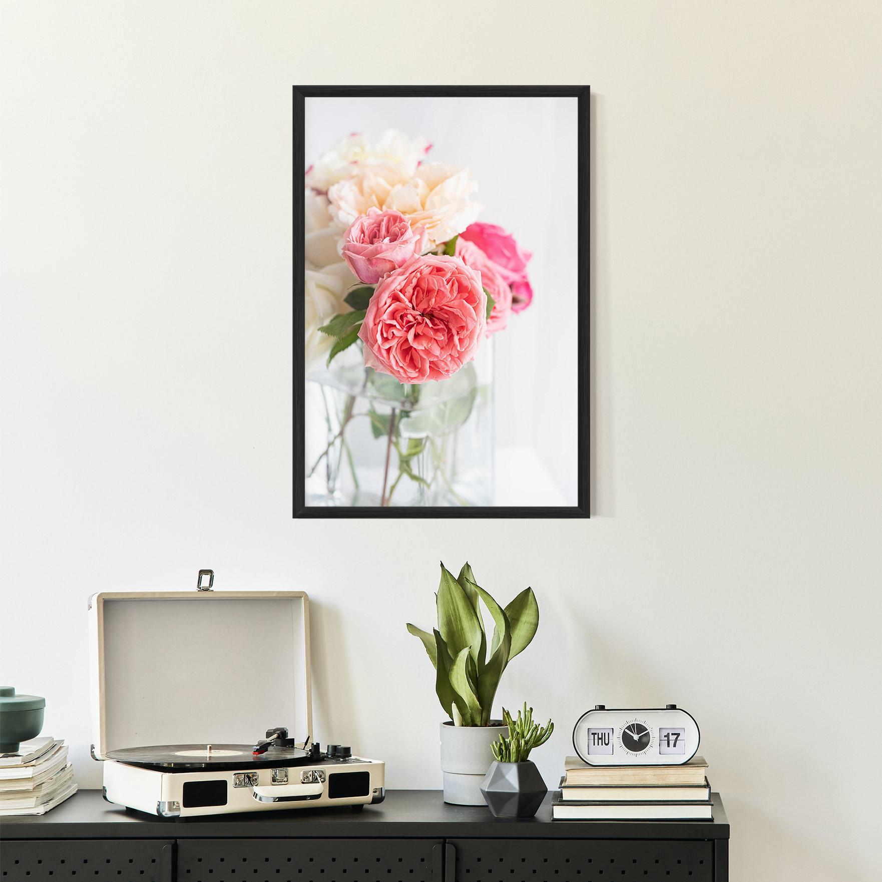 Gerahmte Poster Pink Rose Vase mockup 2