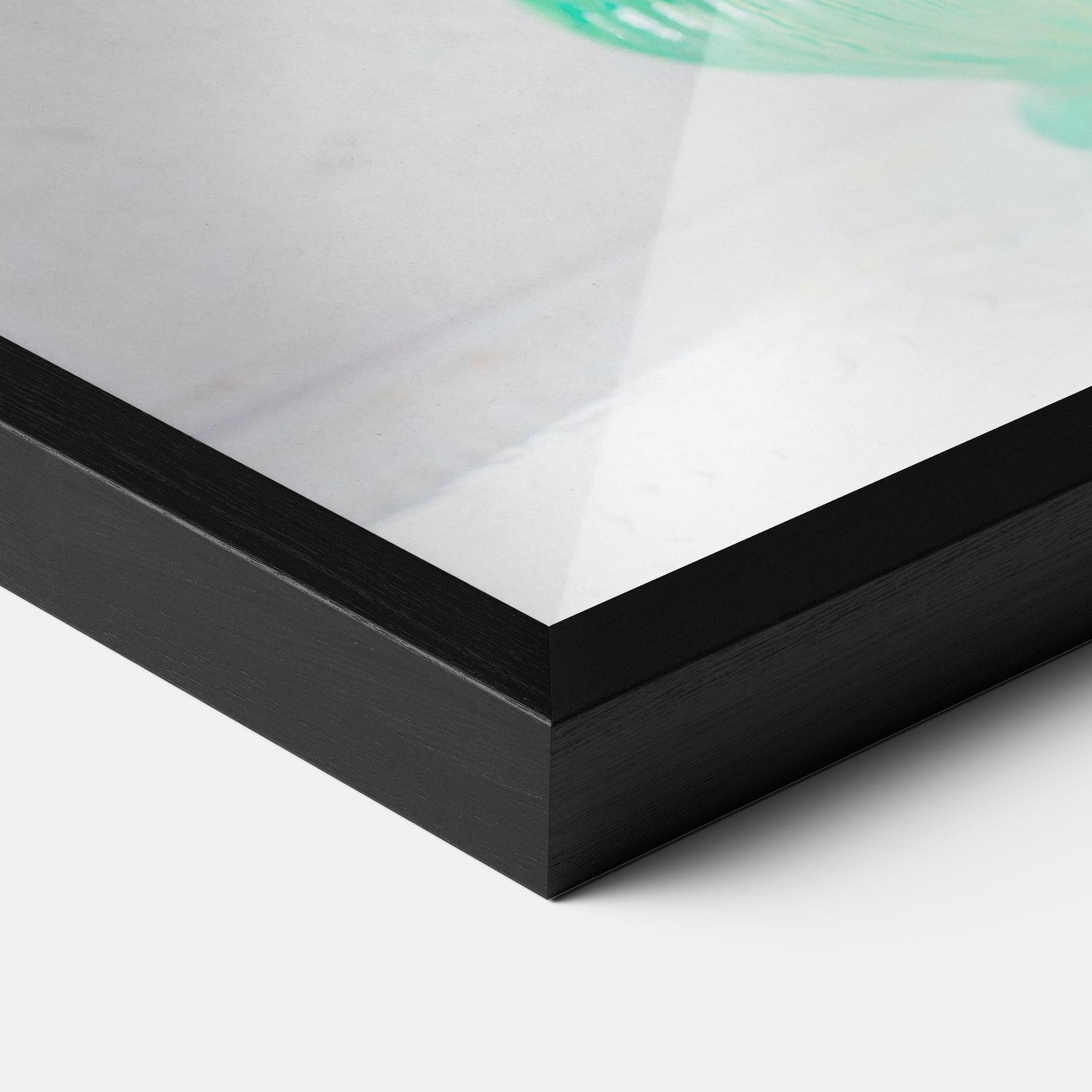 Gerahmte Poster Green Pretty Vase mockup 3