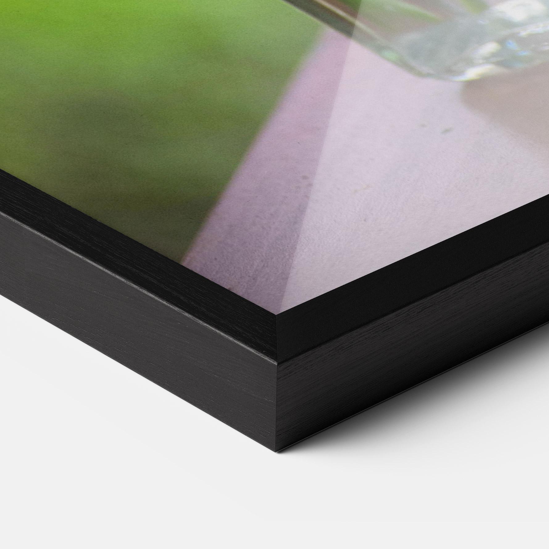 Gerahmte Poster Pink Flower Vase mockup 3