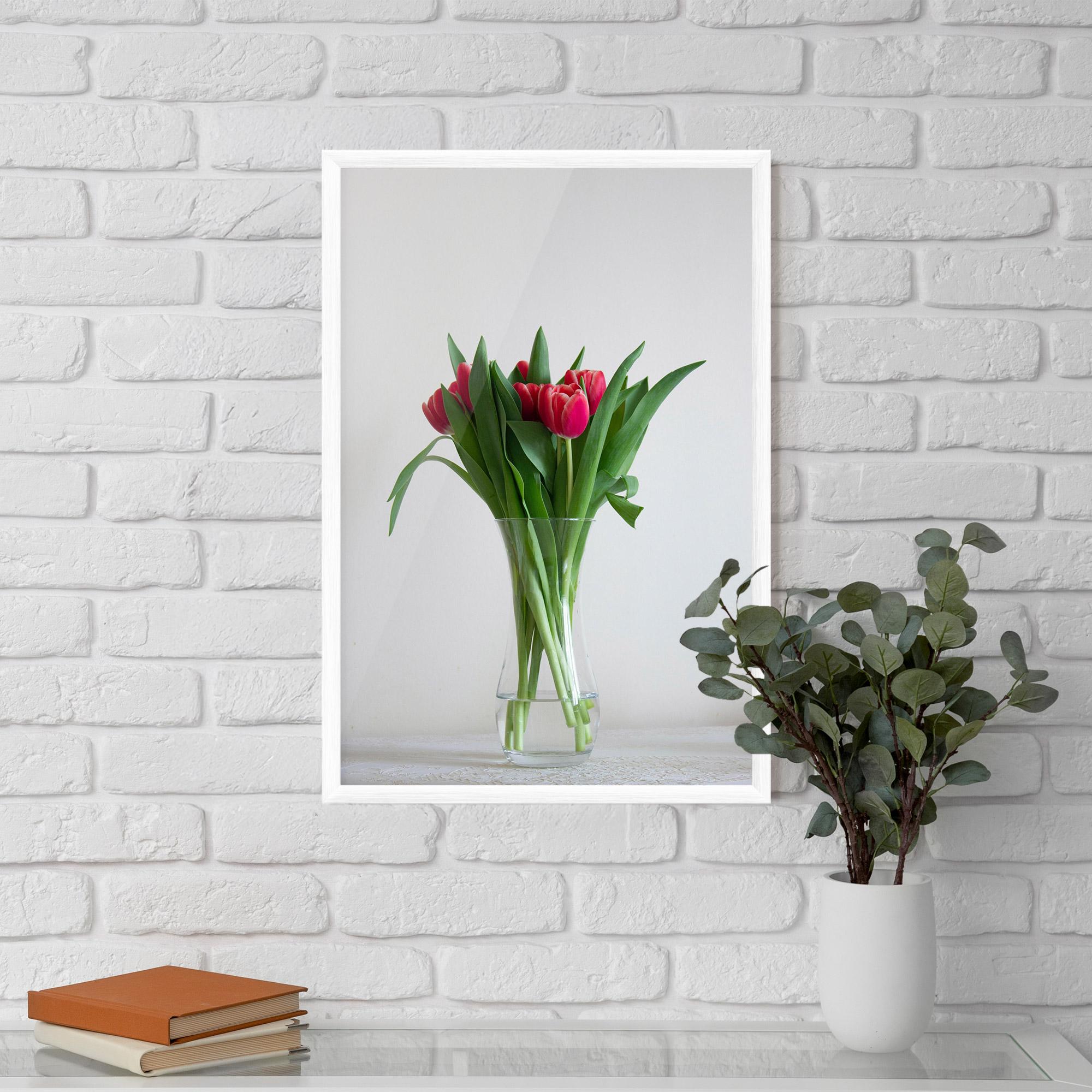 Gerahmte Poster Pretty Tulips Vase mockup 5