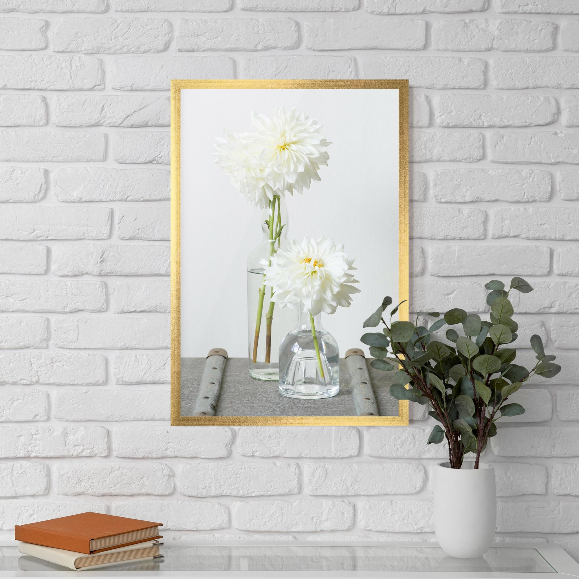 Gerahmte Poster Big Flower Vase mockup 5