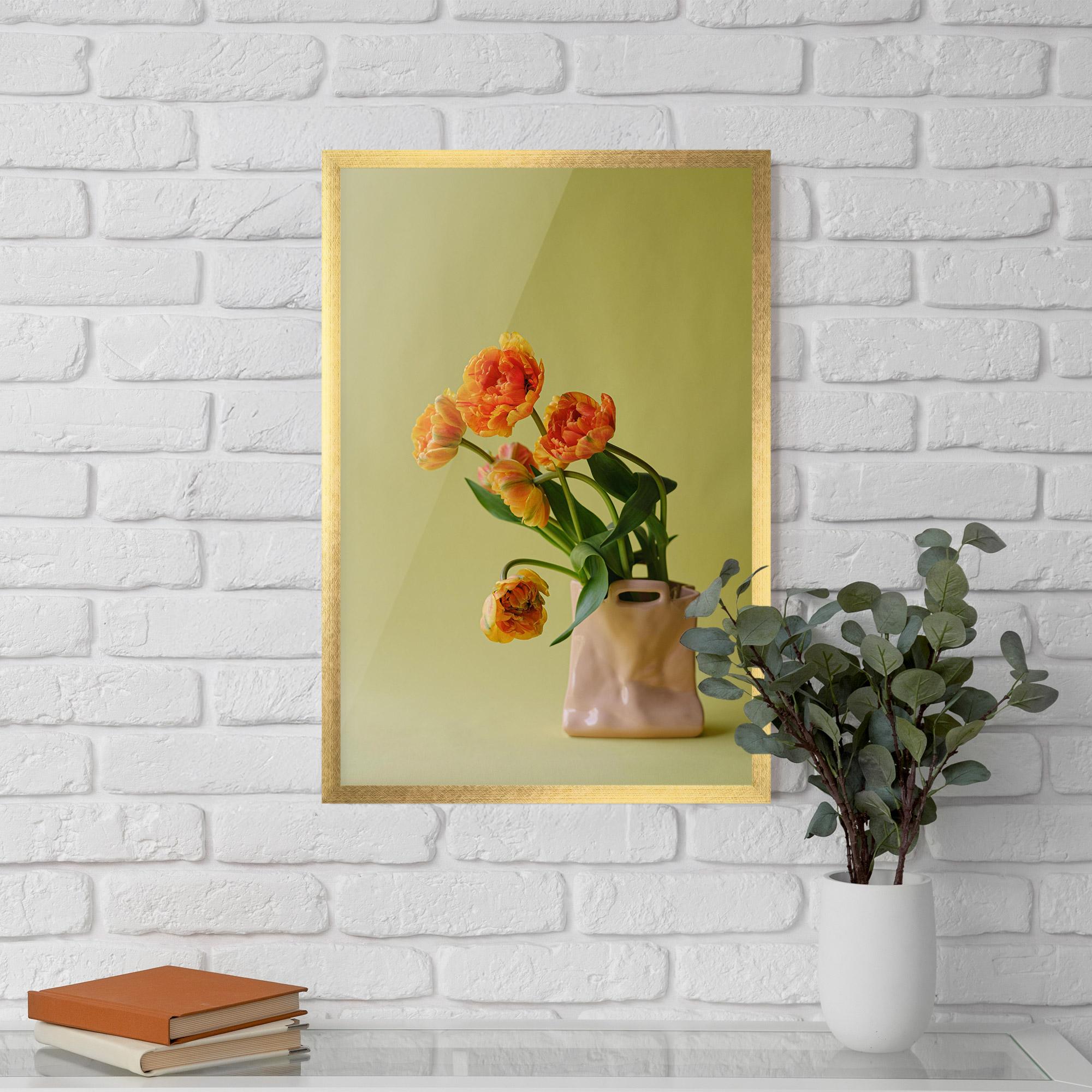 Gerahmte Poster Cream Cool Vase mockup 5