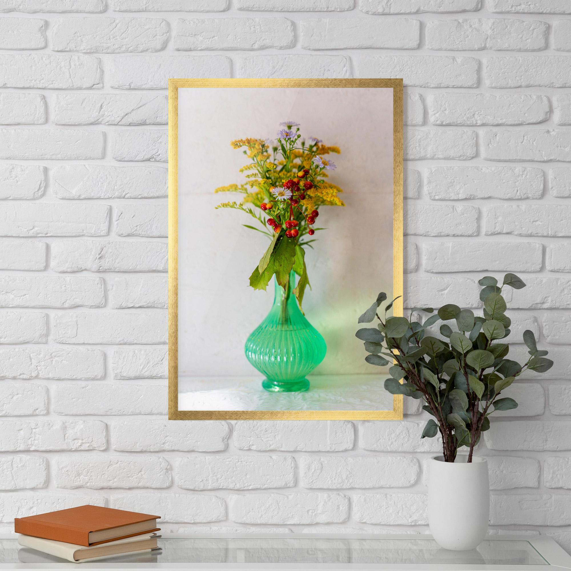 Gerahmte Poster Green Pretty Vase mockup 5