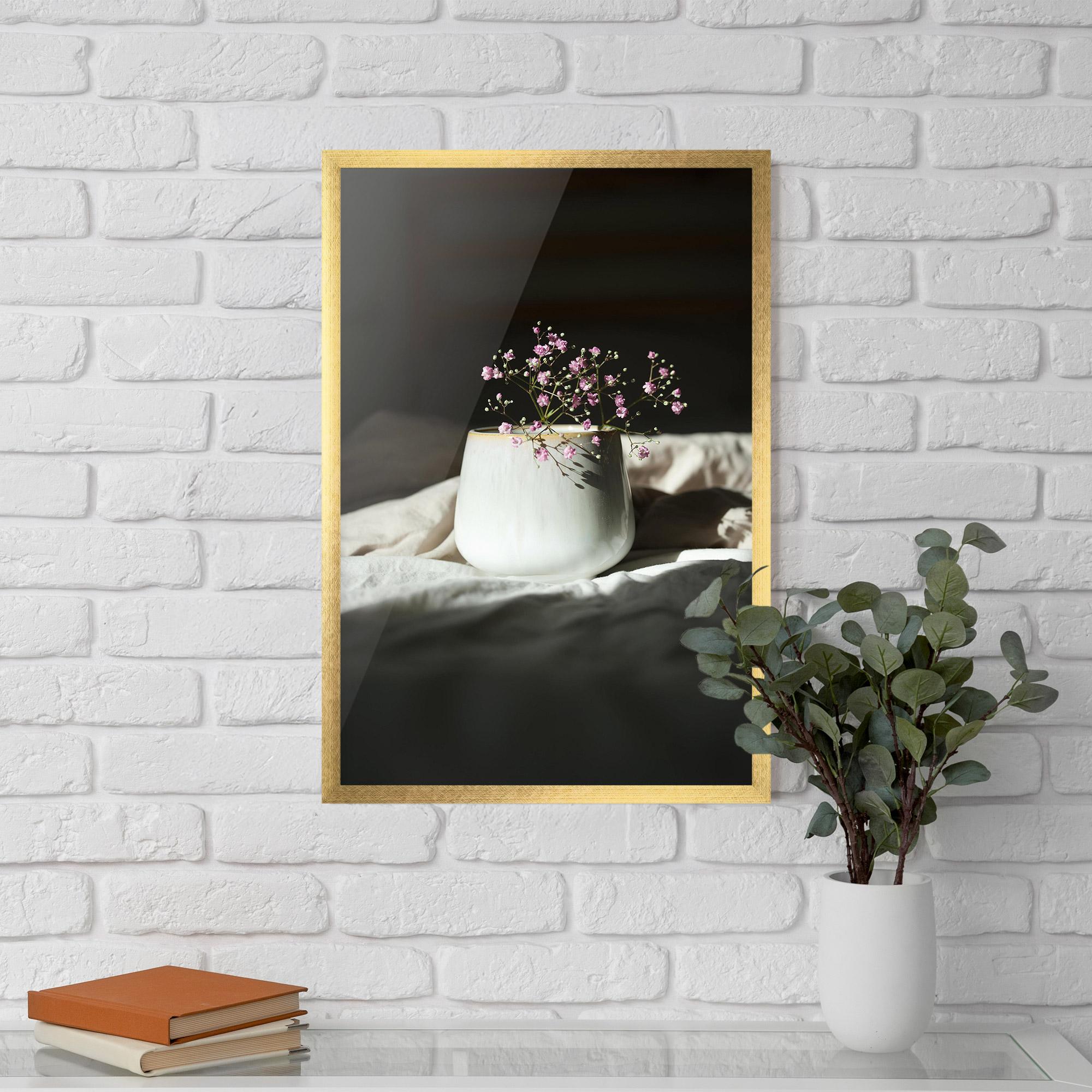 Gerahmte Poster Tiny Purple Pant Vase mockup 5