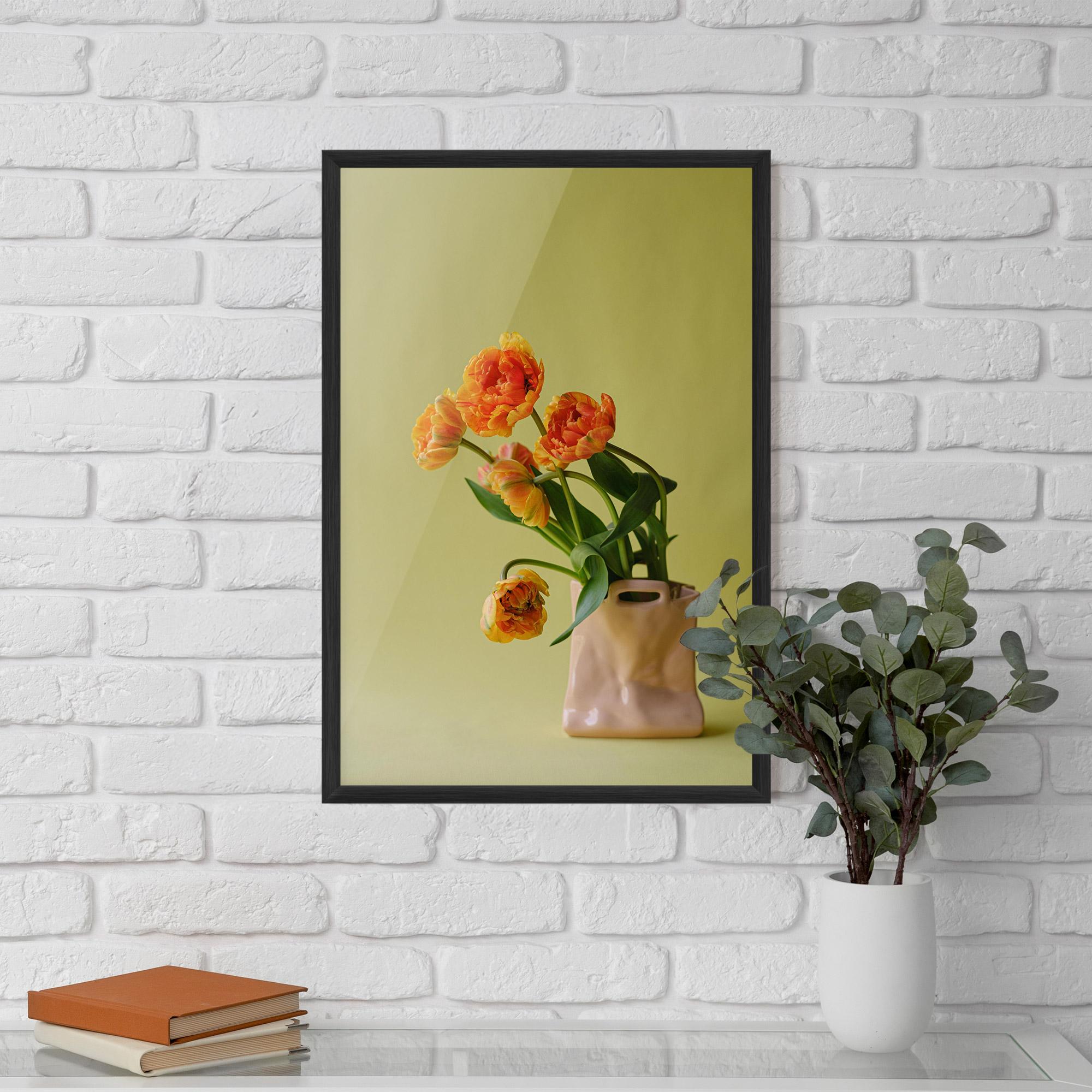 Gerahmte Poster Cream Cool Vase mockup 5