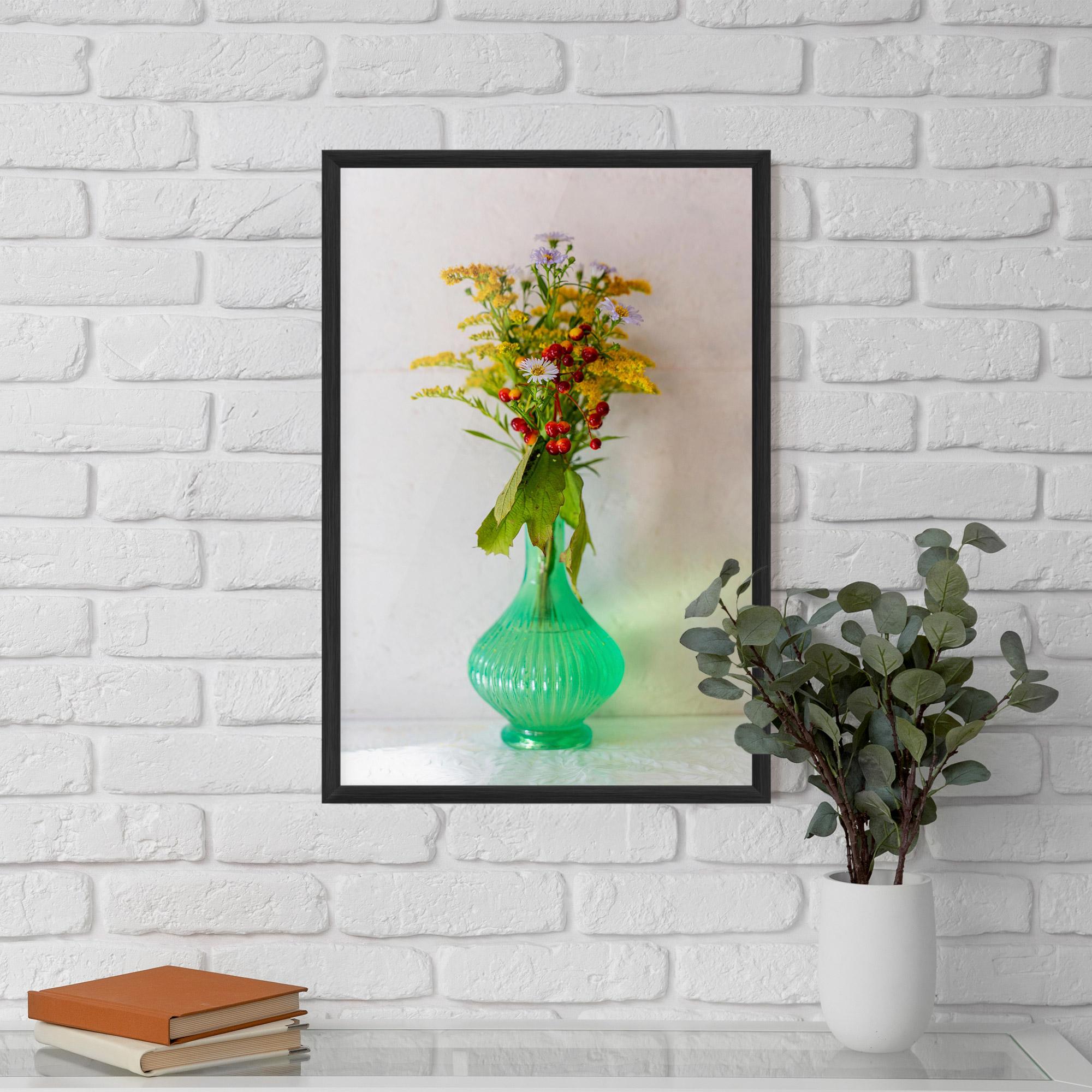 Gerahmte Poster Green Pretty Vase mockup 5