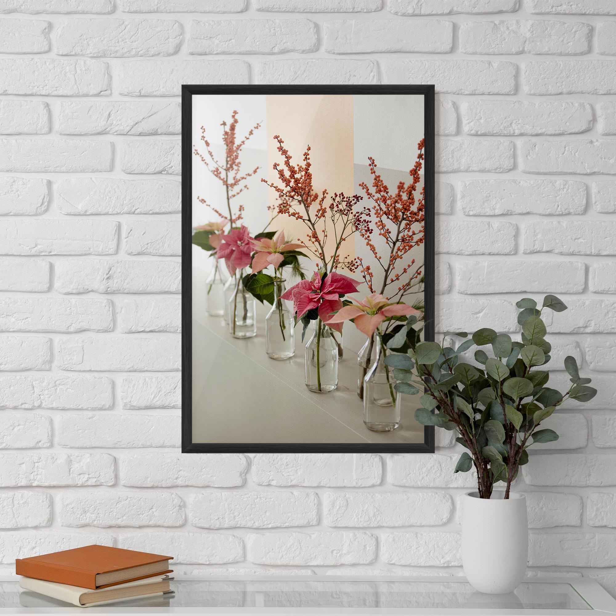 Gerahmte Poster Pink Red Flower Vase mockup 5