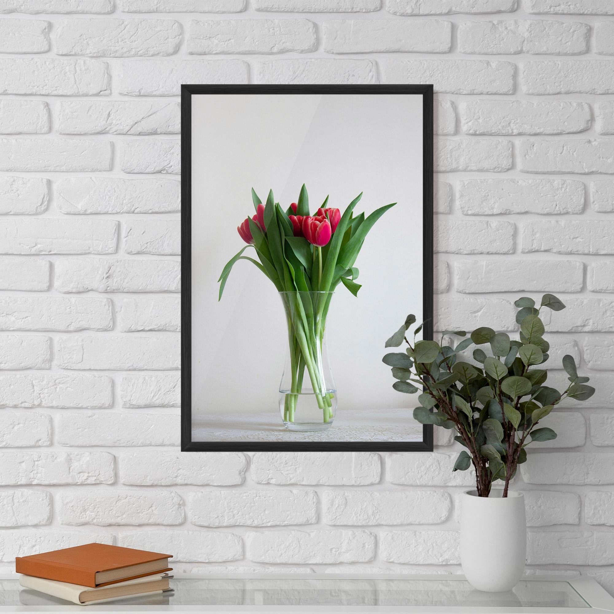 Gerahmte Poster Pretty Tulips Vase mockup 5