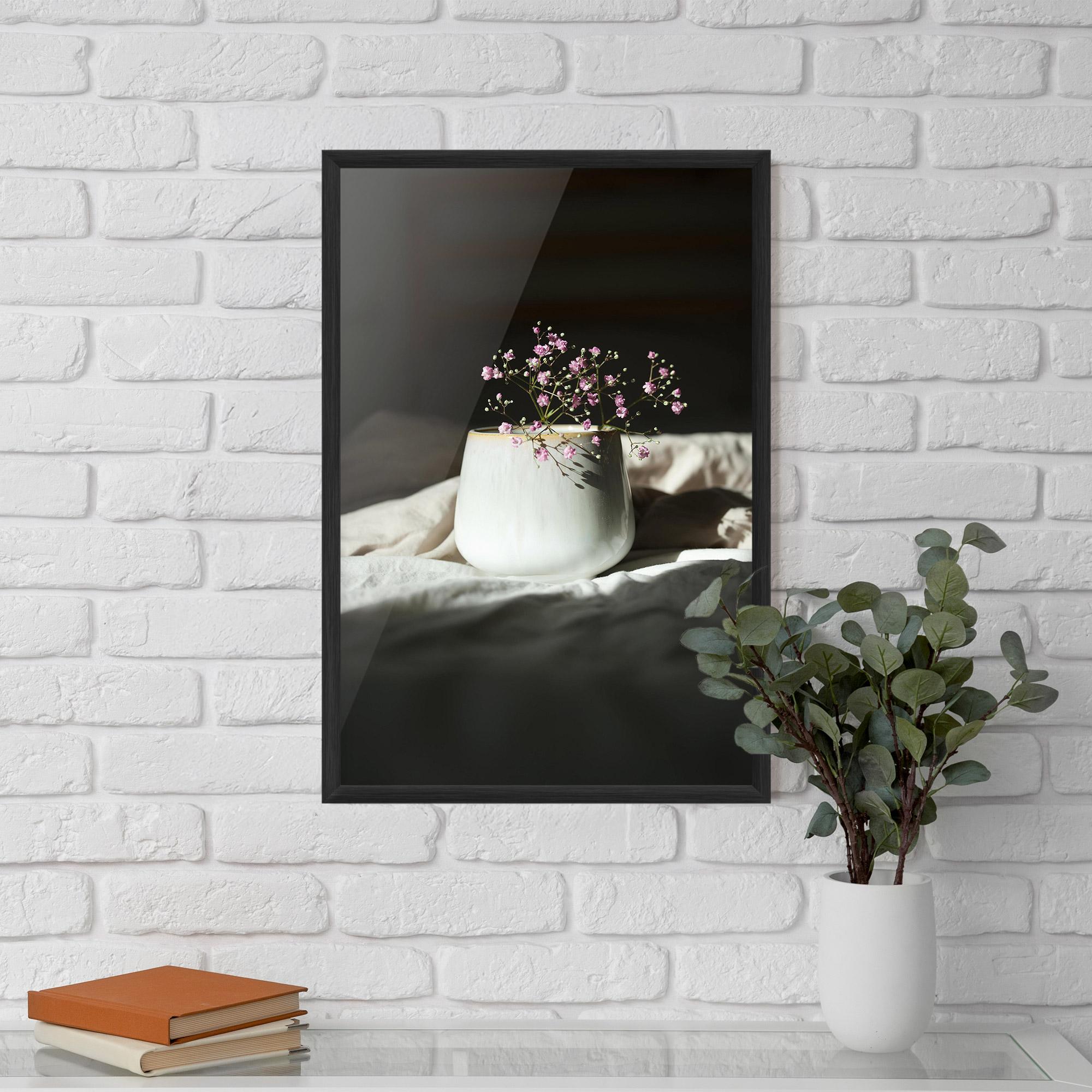 Gerahmte Poster Tiny Purple Pant Vase mockup 5