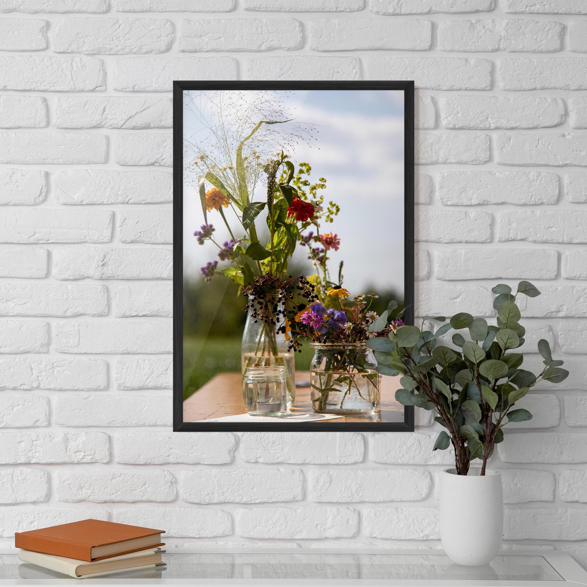 Gerahmte Poster Wild Flowers Vase mockup 5