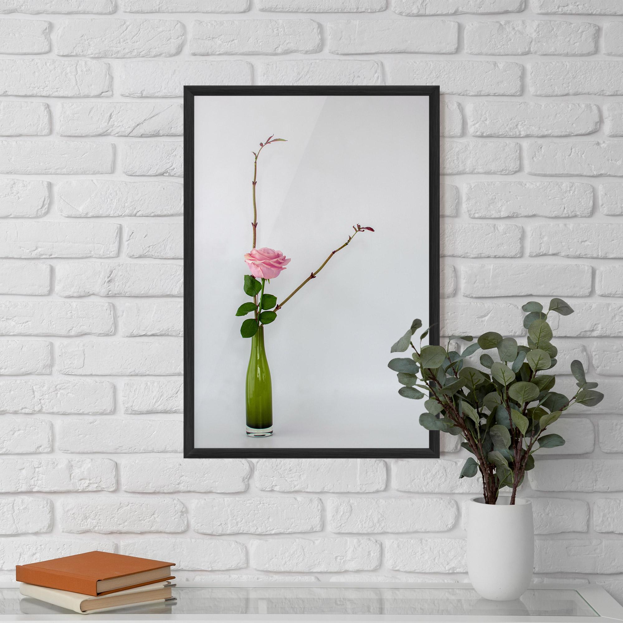 Gerahmte Poster Wine Vase mockup 5