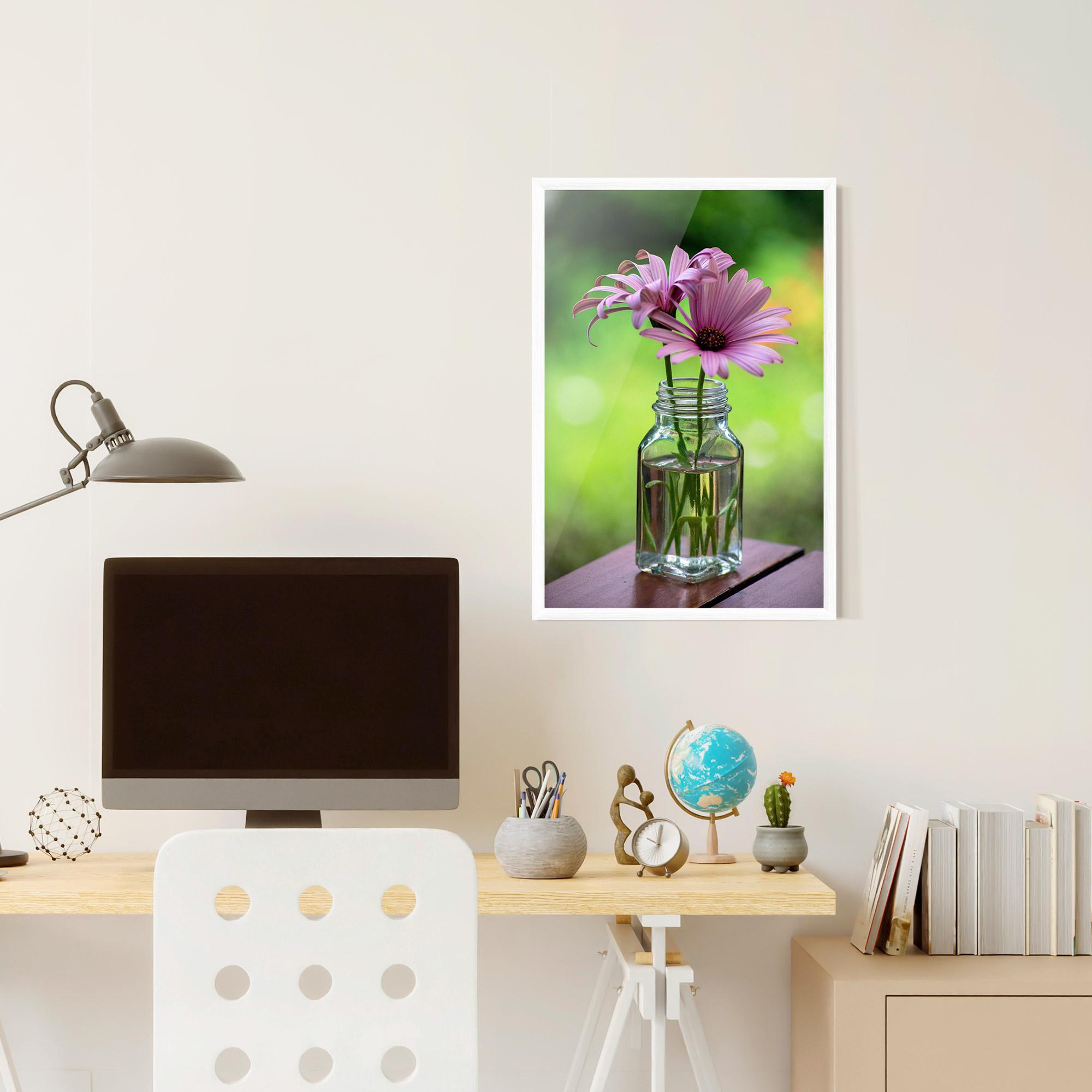 Gerahmte Poster Pink Flower Vase mockup 6