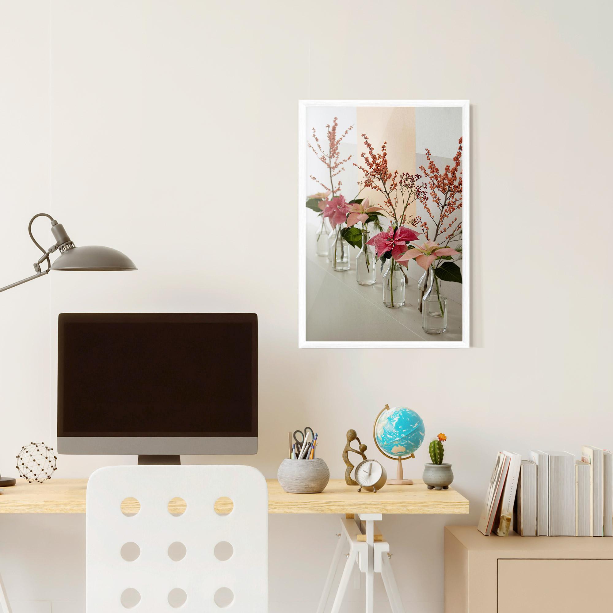 Gerahmte Poster Pink Red Flower Vase mockup 6