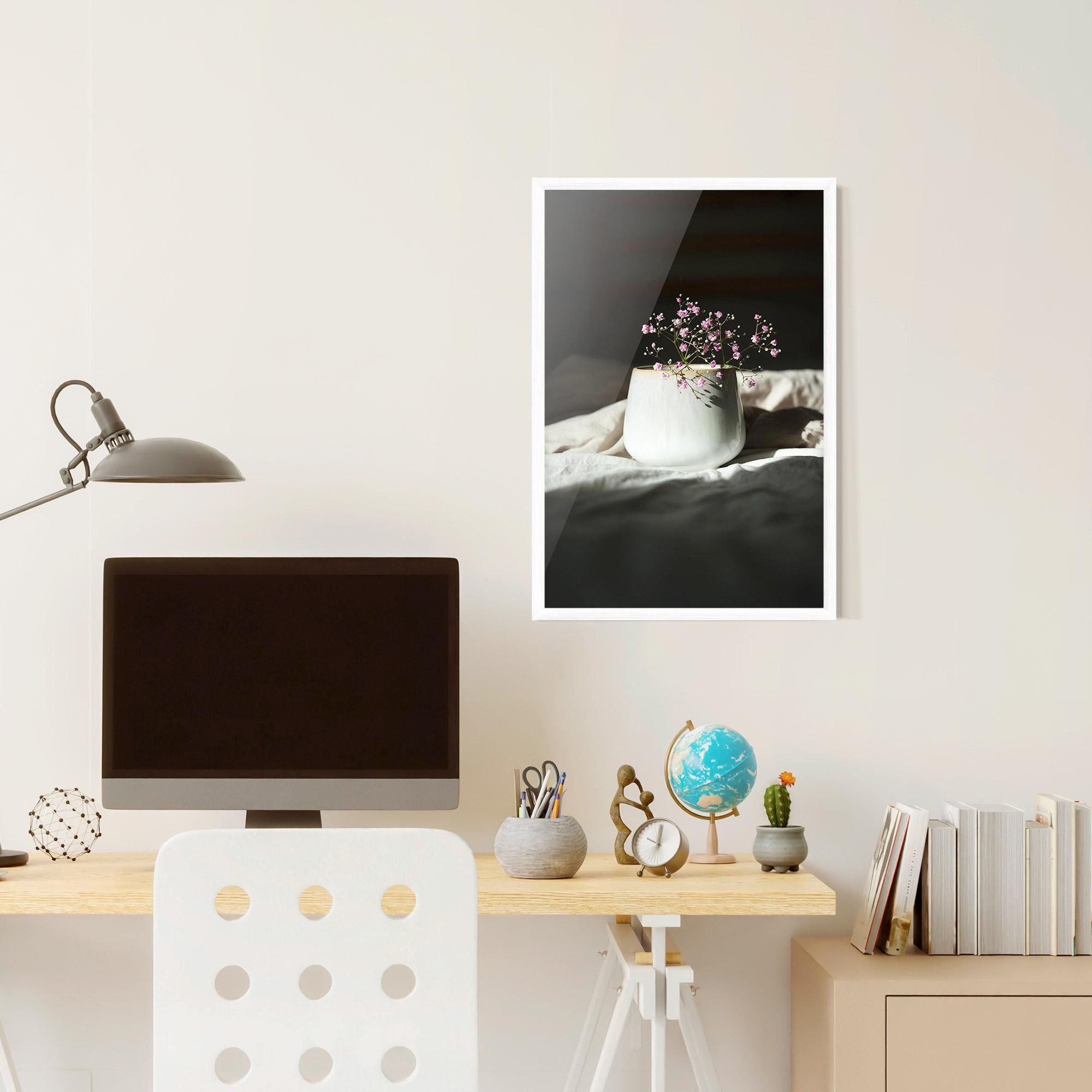 Gerahmte Poster Tiny Purple Pant Vase mockup 6