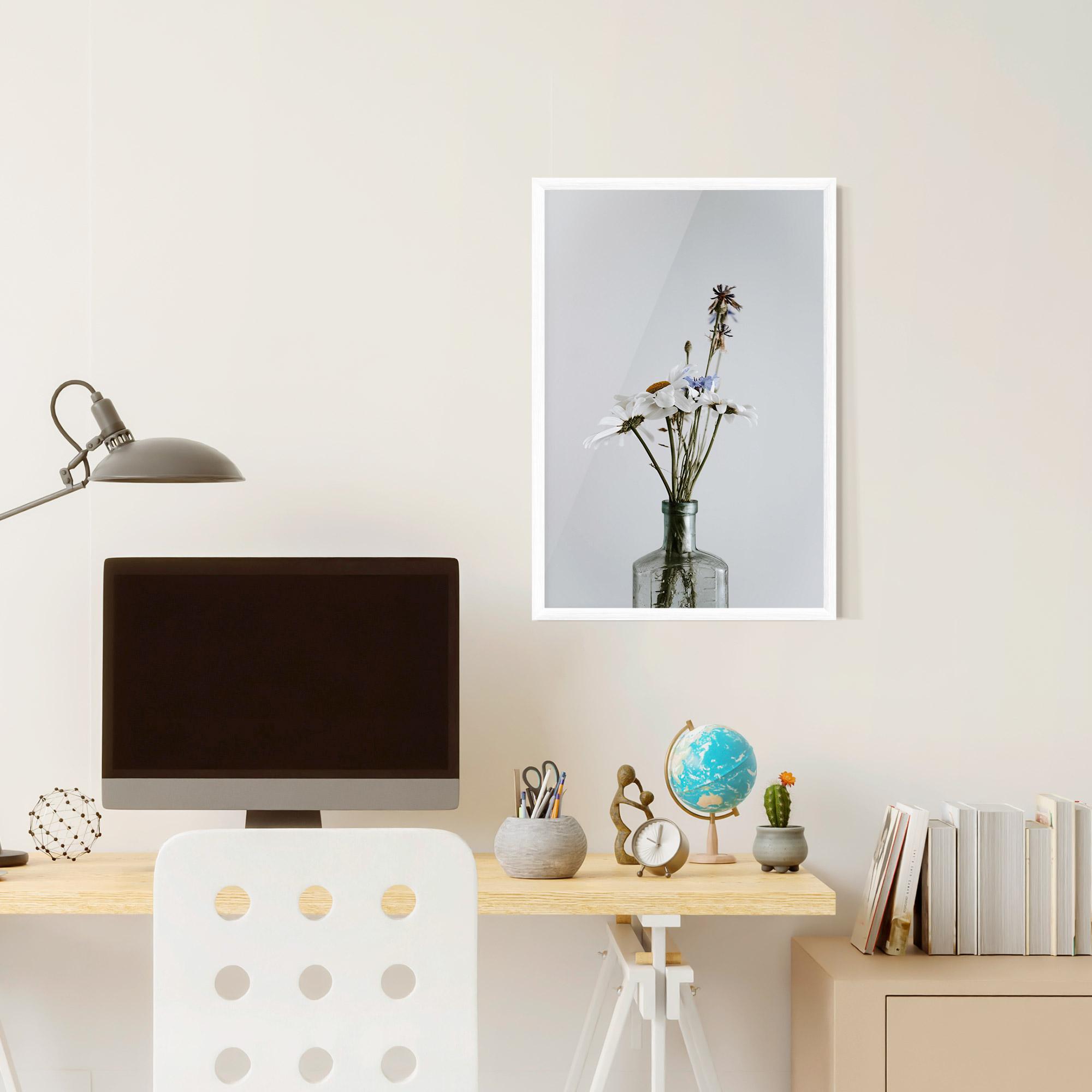 Gerahmte Poster White Flower Vase mockup 6