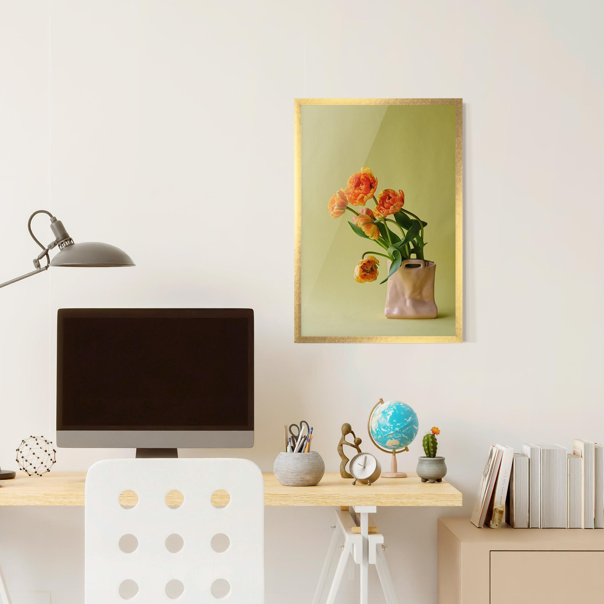 Gerahmte Poster Cream Cool Vase mockup 6