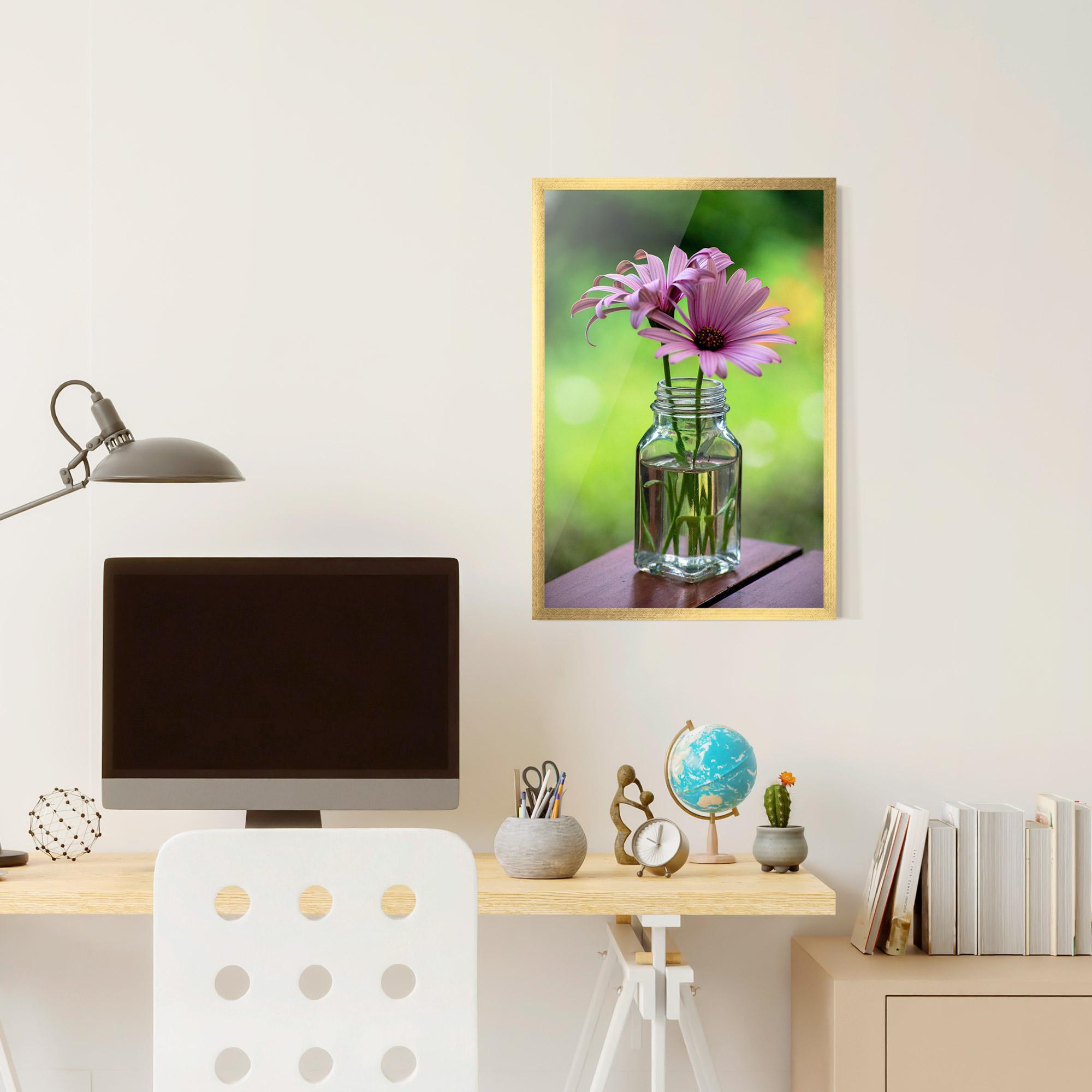 Gerahmte Poster Pink Flower Vase mockup 6