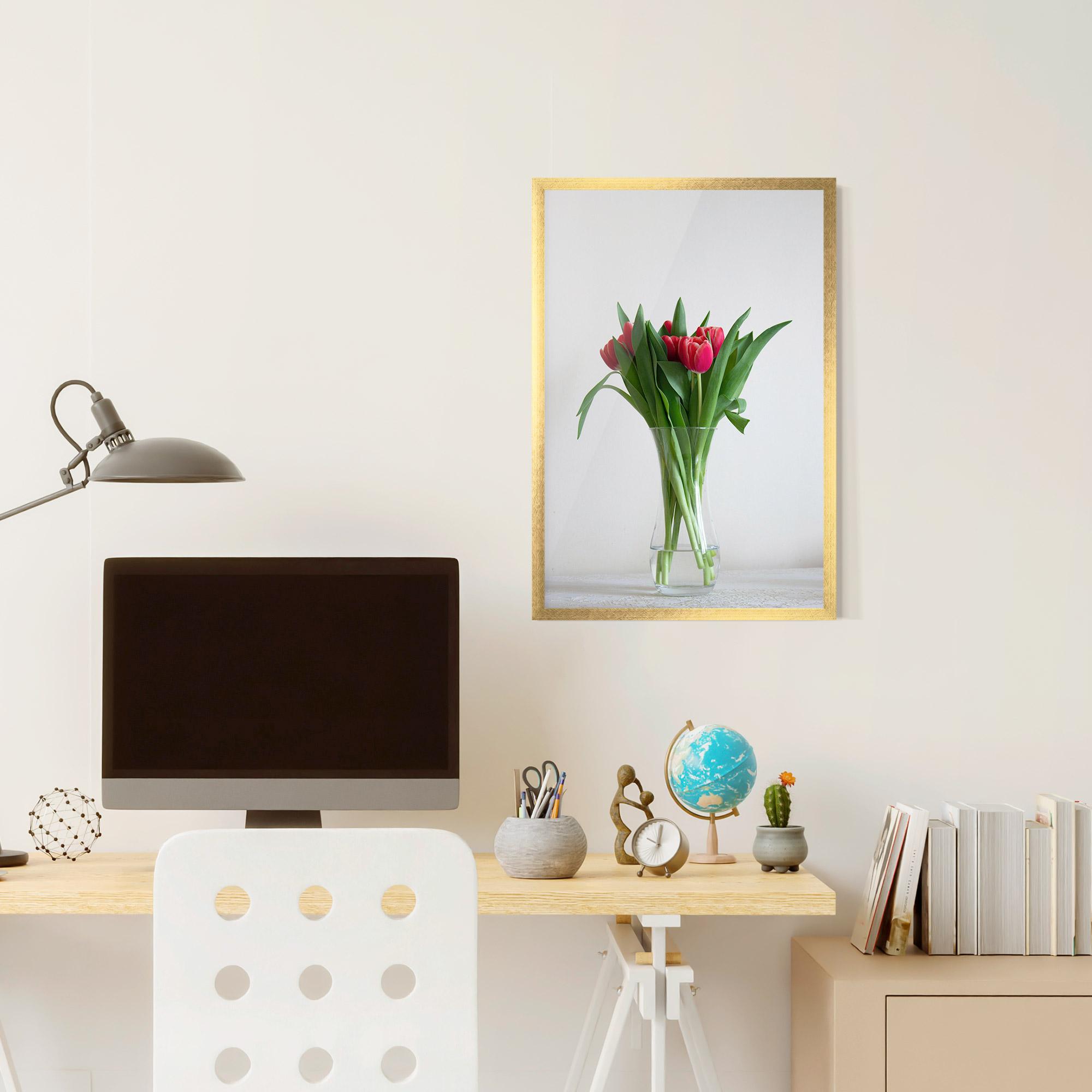 Gerahmte Poster Pretty Tulips Vase mockup 6