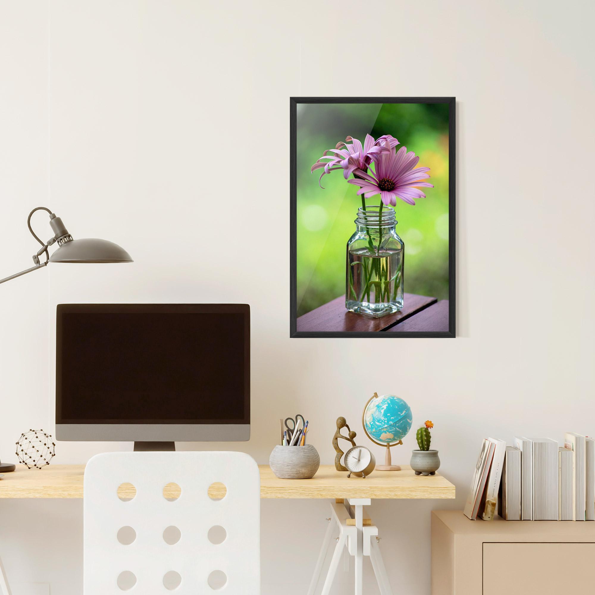 Gerahmte Poster Pink Flower Vase mockup 6