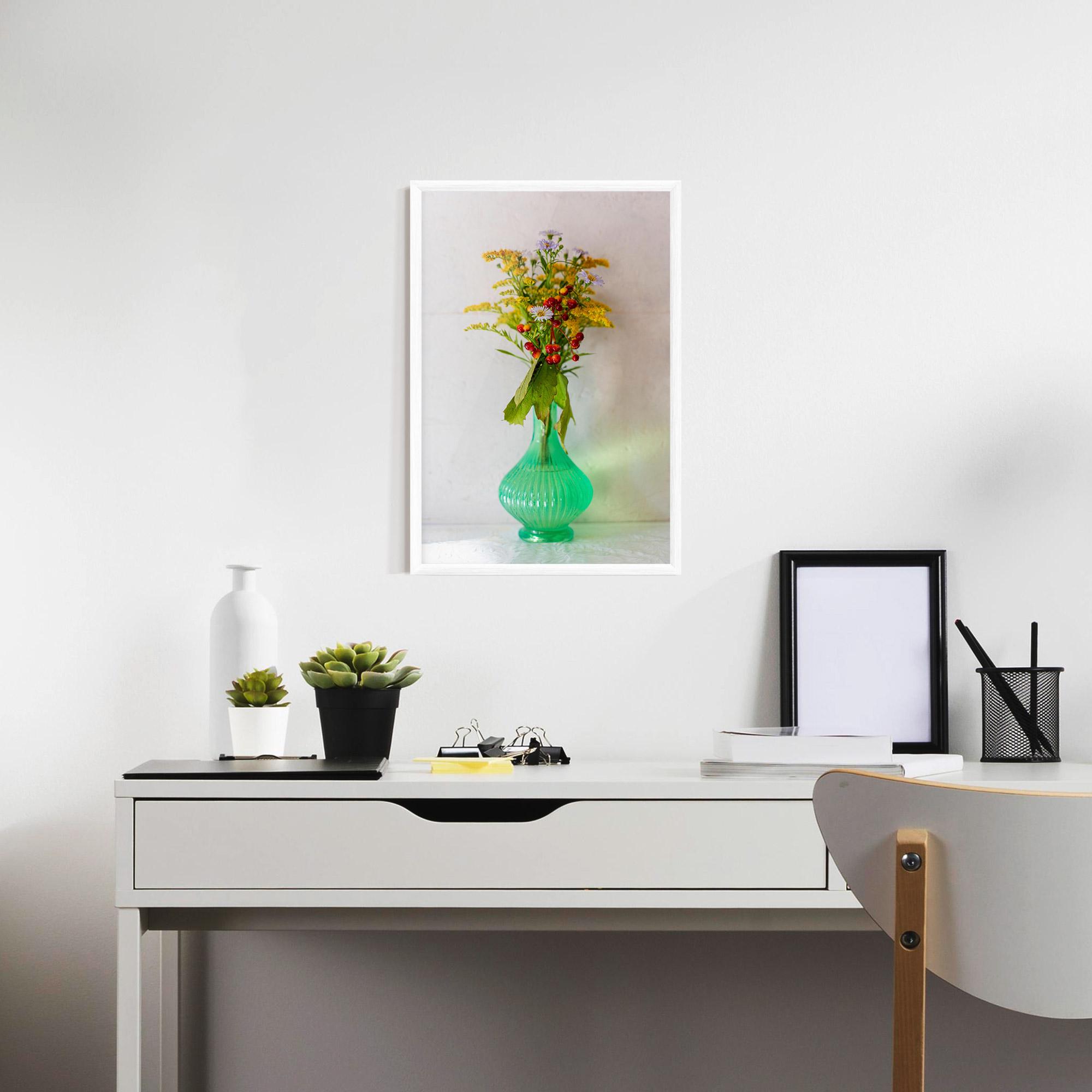 Gerahmte Poster Green Pretty Vase mockup 7