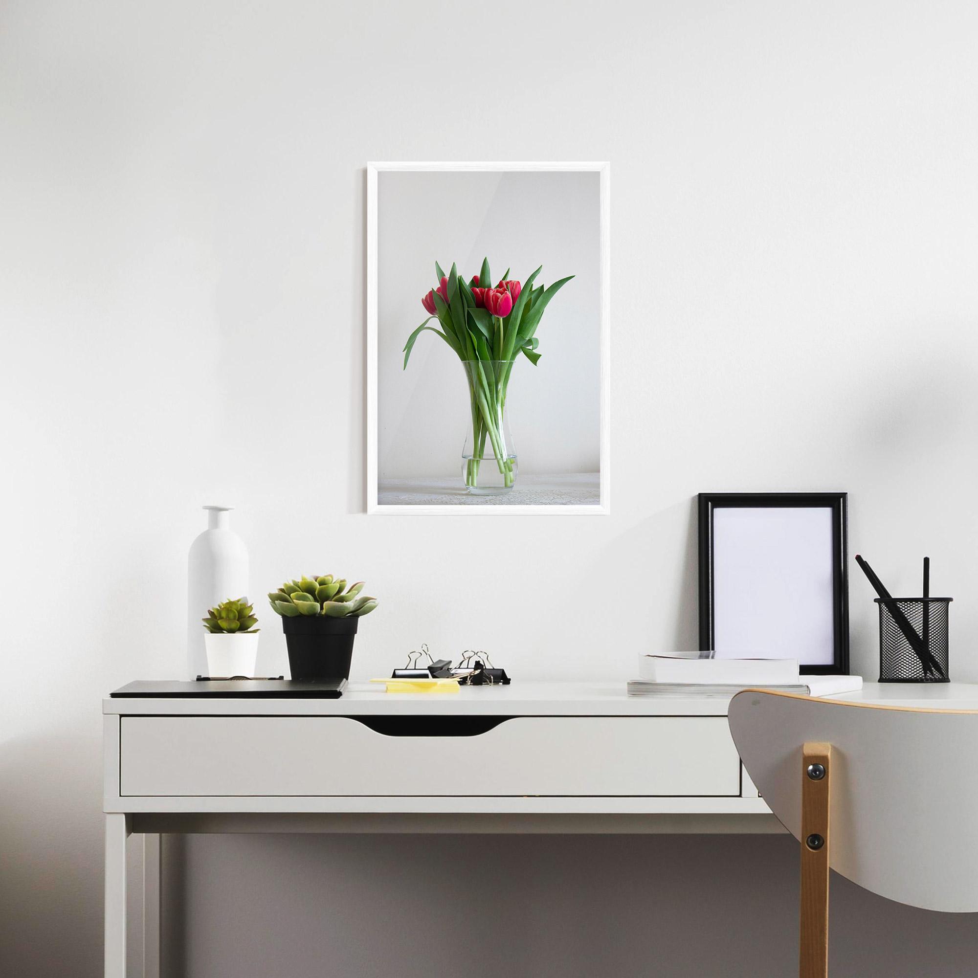 Gerahmte Poster Pretty Tulips Vase mockup 7