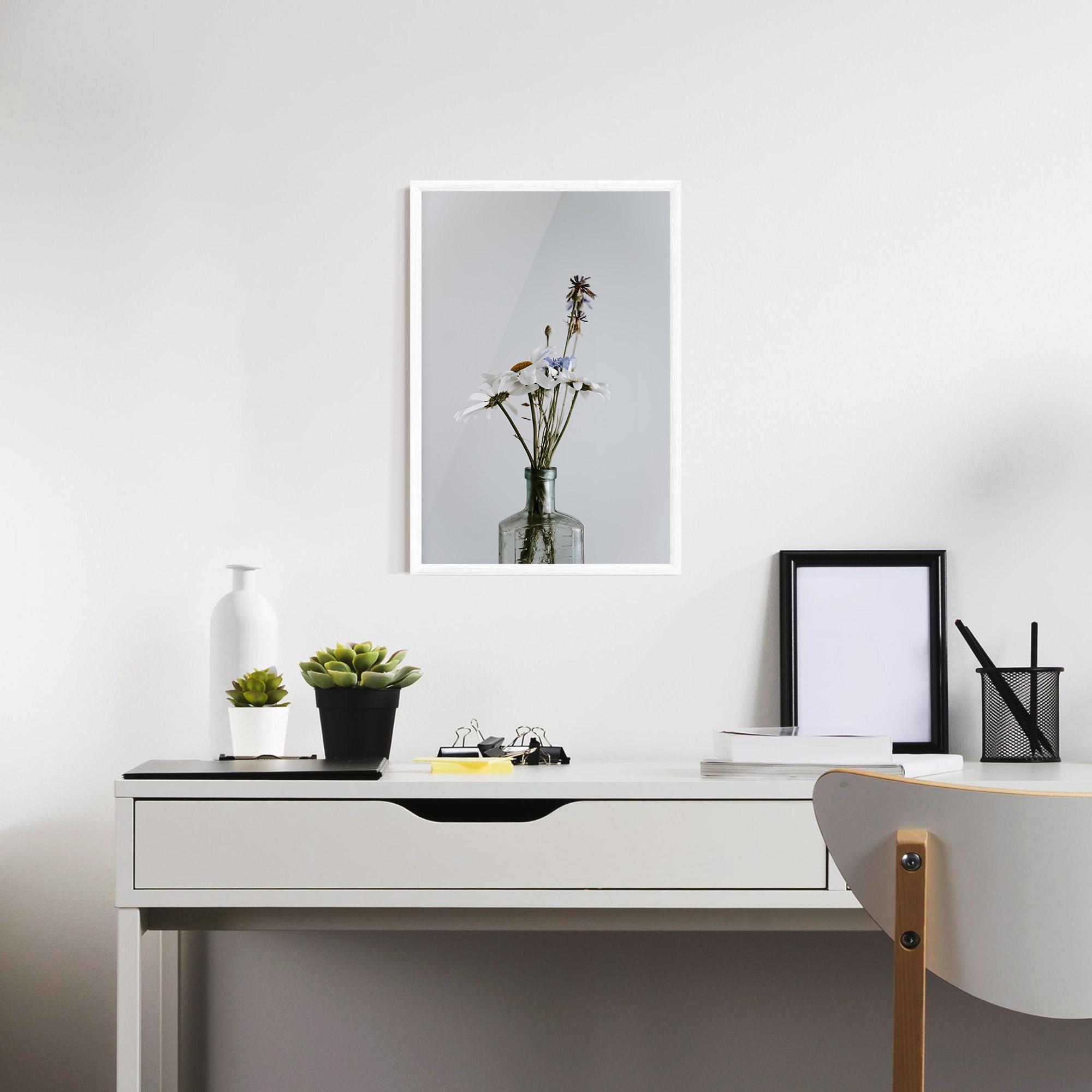 Gerahmte Poster White Flower Vase mockup 7