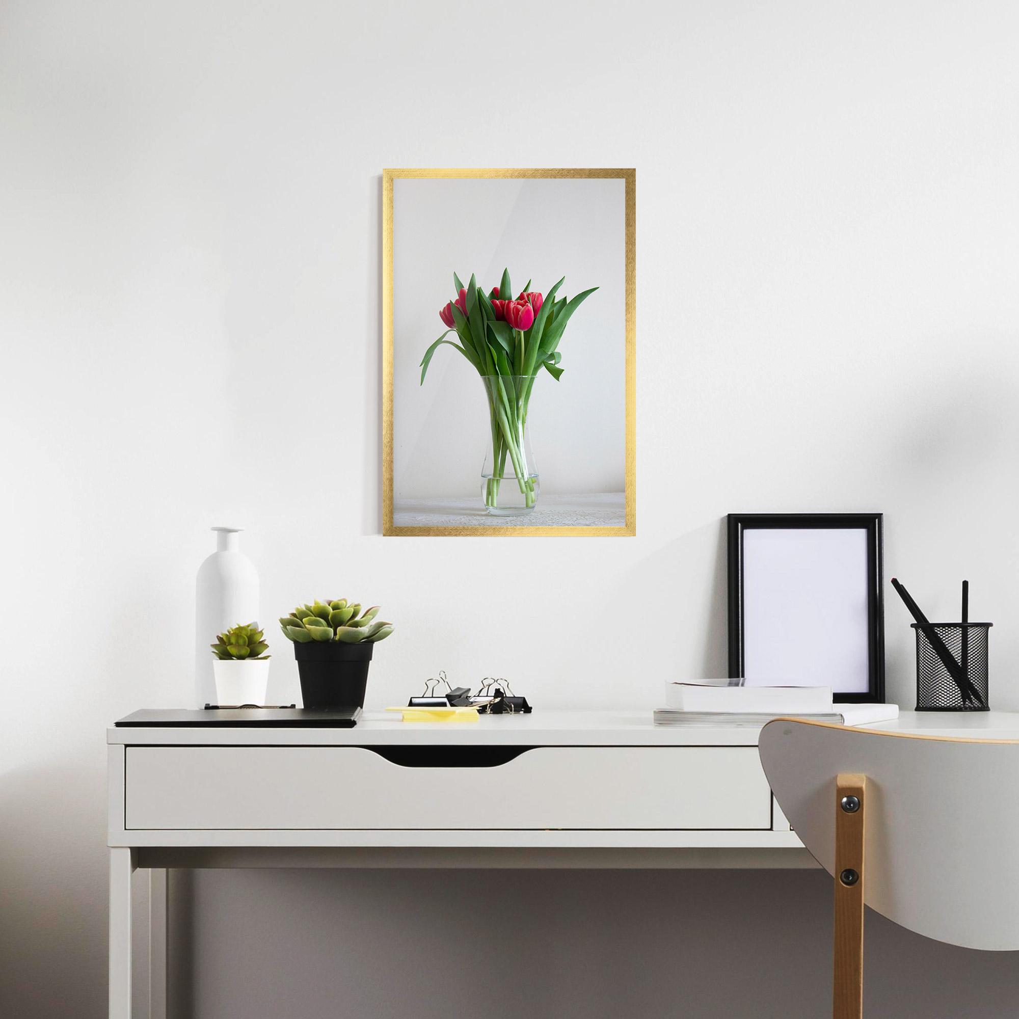 Gerahmte Poster Pretty Tulips Vase mockup 7