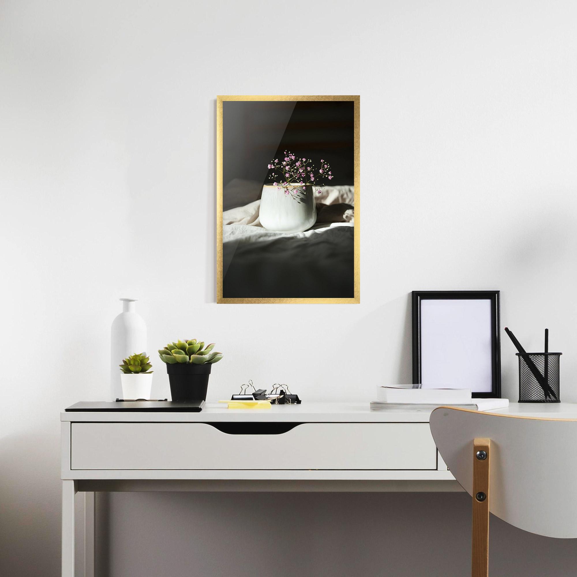 Gerahmte Poster Tiny Purple Pant Vase mockup 7