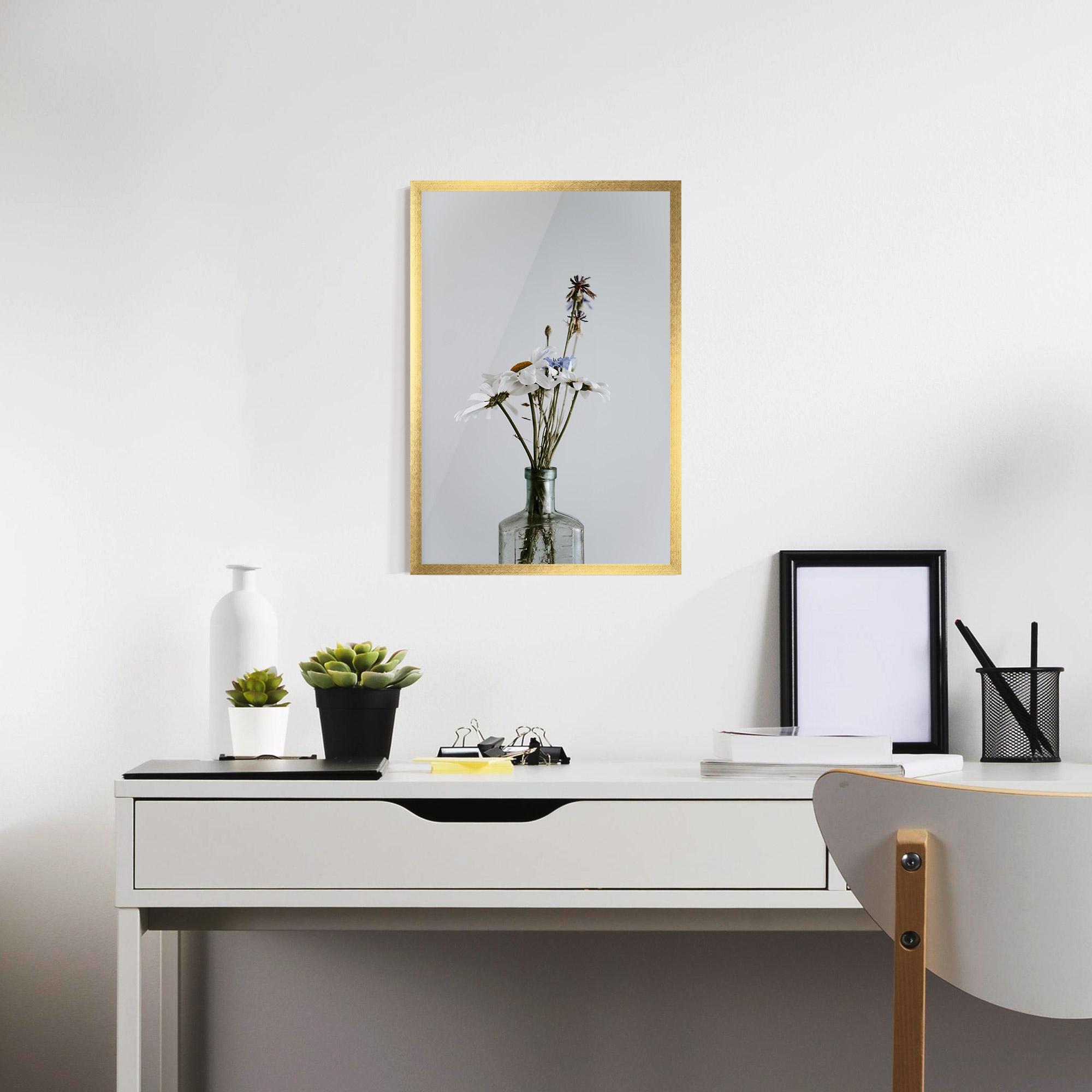 Gerahmte Poster White Flower Vase mockup 7