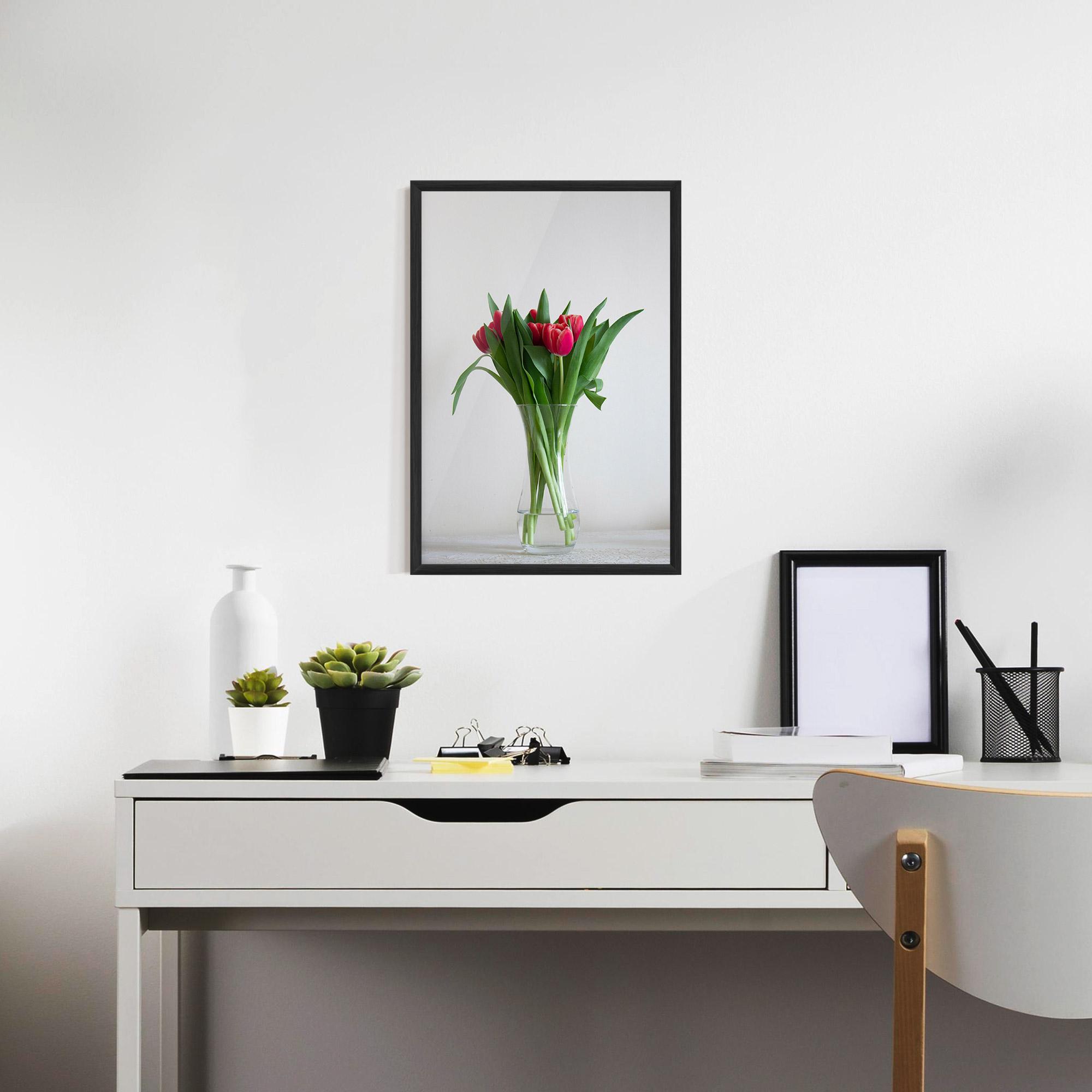 Gerahmte Poster Pretty Tulips Vase mockup 7