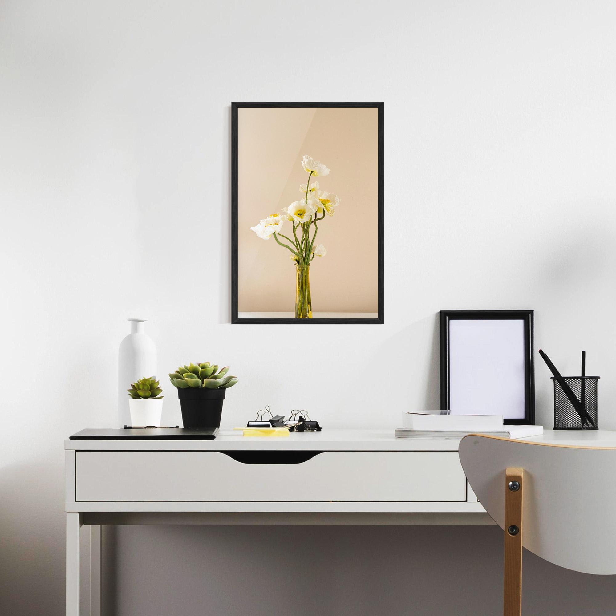 Gerahmte Poster Pretty Vase mockup 7