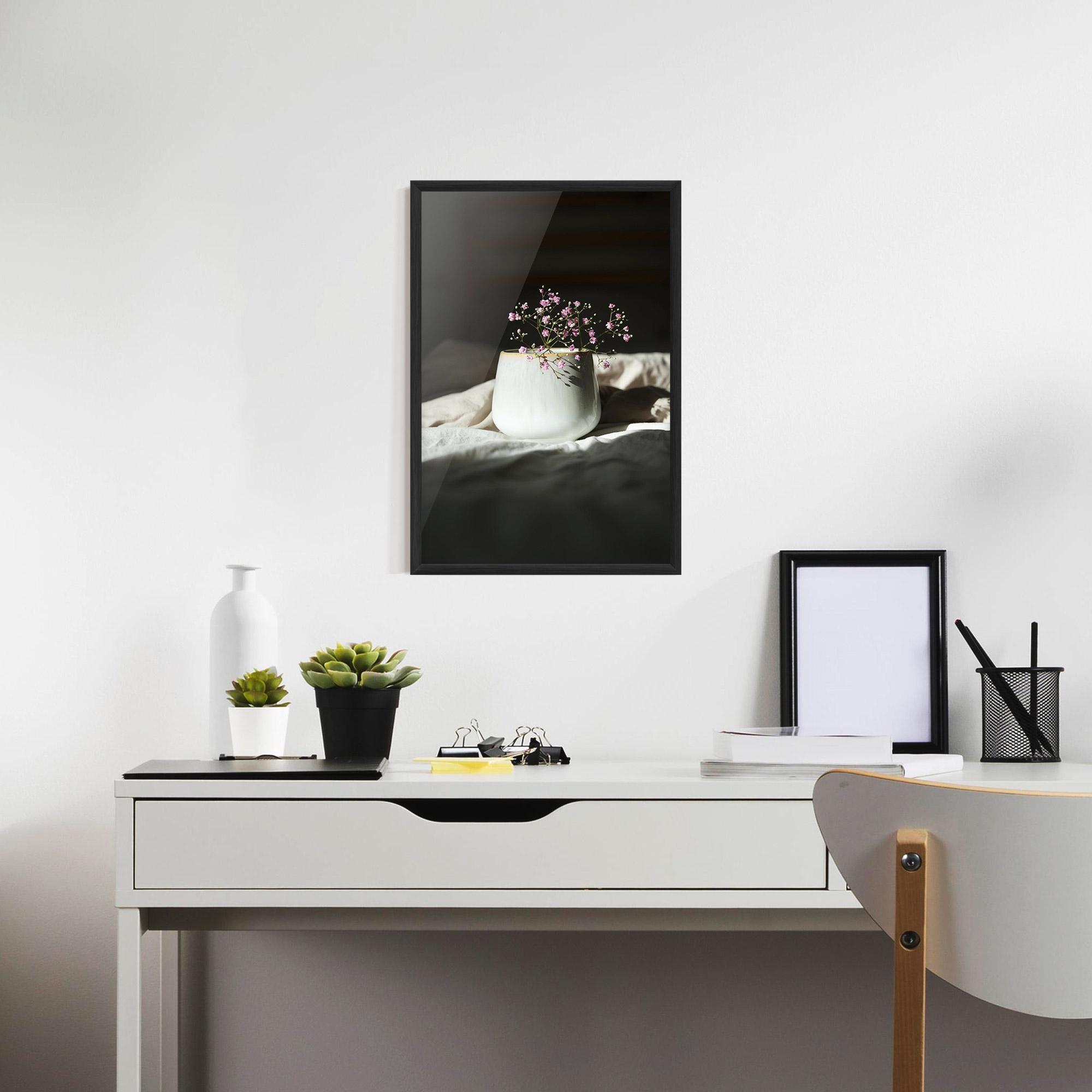 Gerahmte Poster Tiny Purple Pant Vase mockup 7