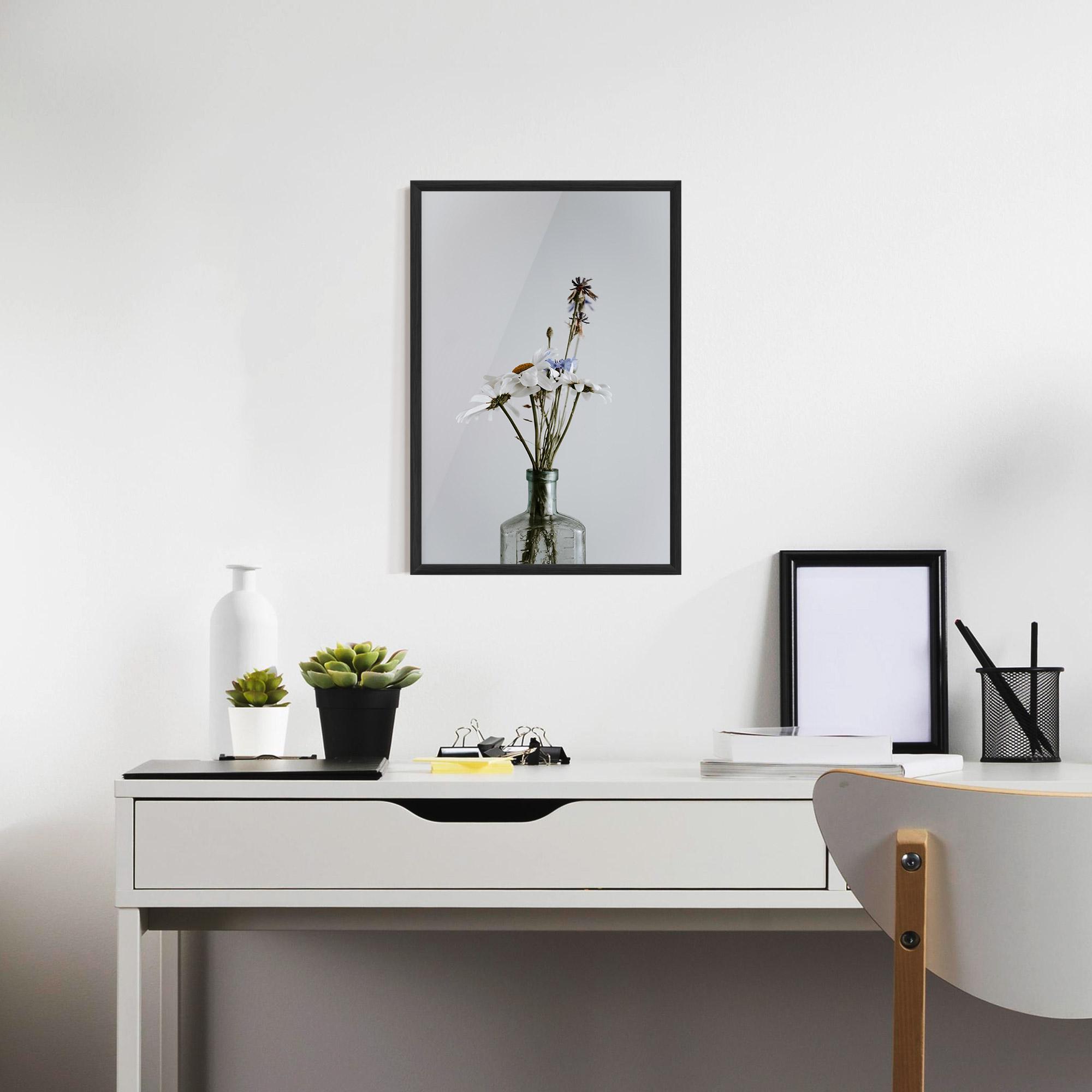 Gerahmte Poster White Flower Vase mockup 7