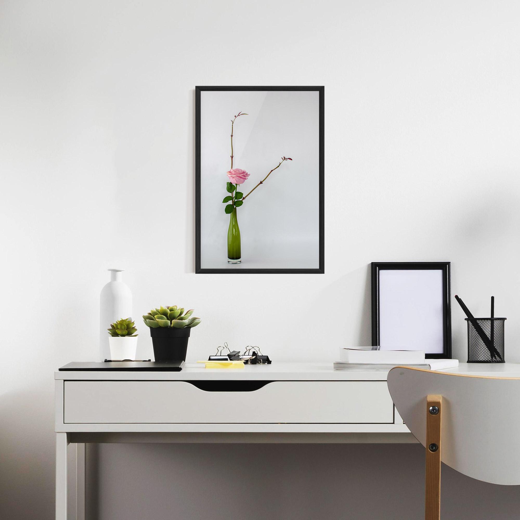 Gerahmte Poster Wine Vase mockup 7