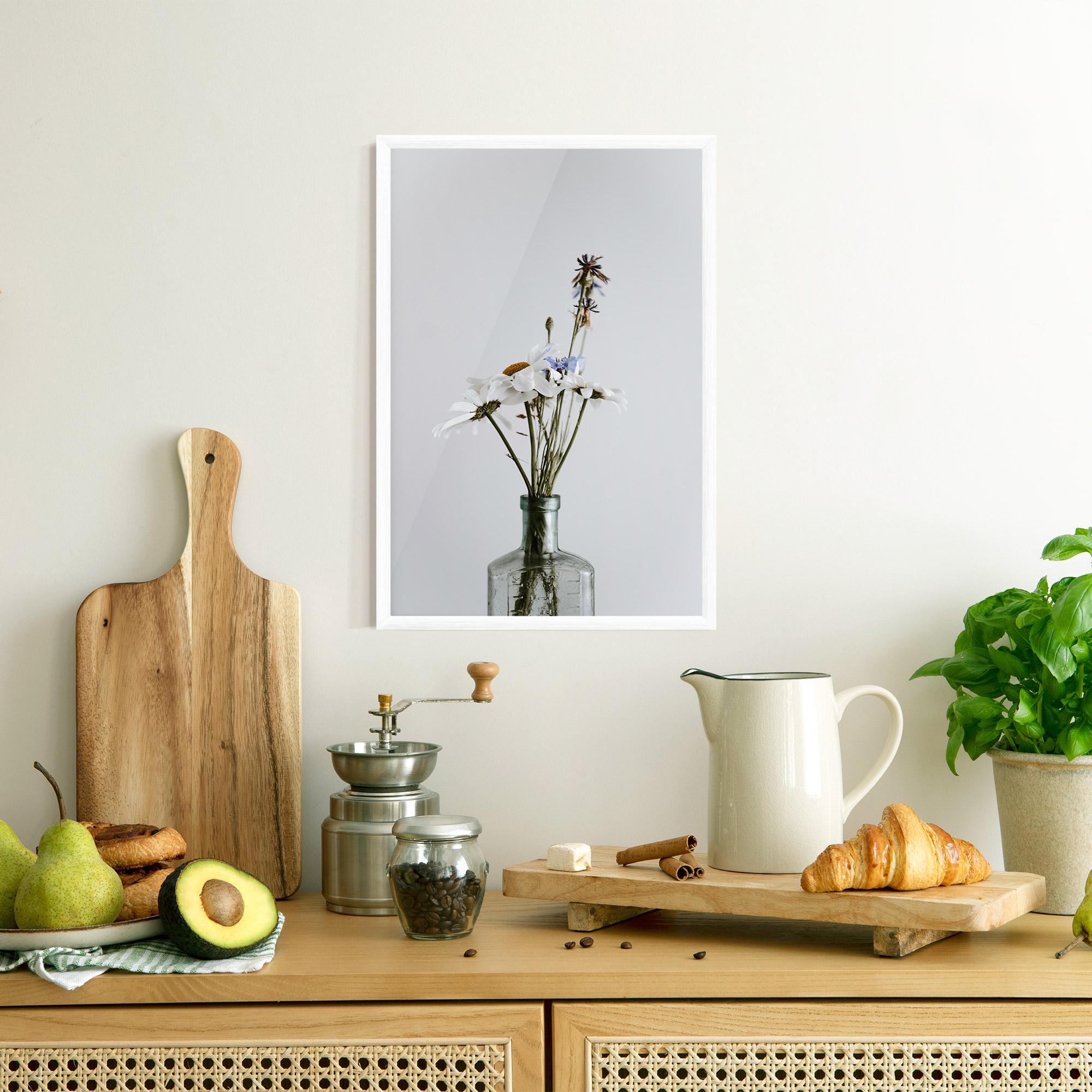 Gerahmte Poster White Flower Vase mockup 8