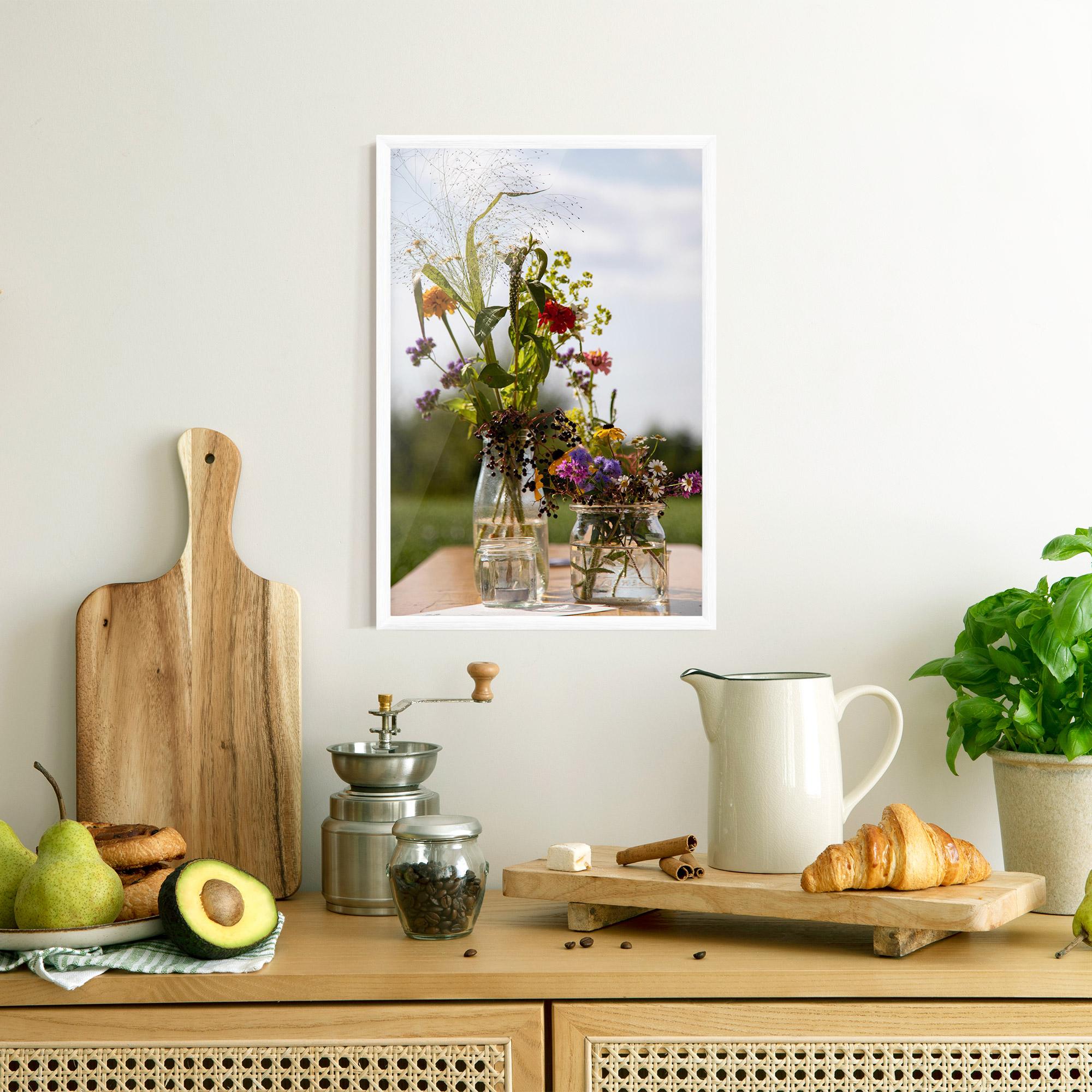 Gerahmte Poster Wild Flowers Vase mockup 8