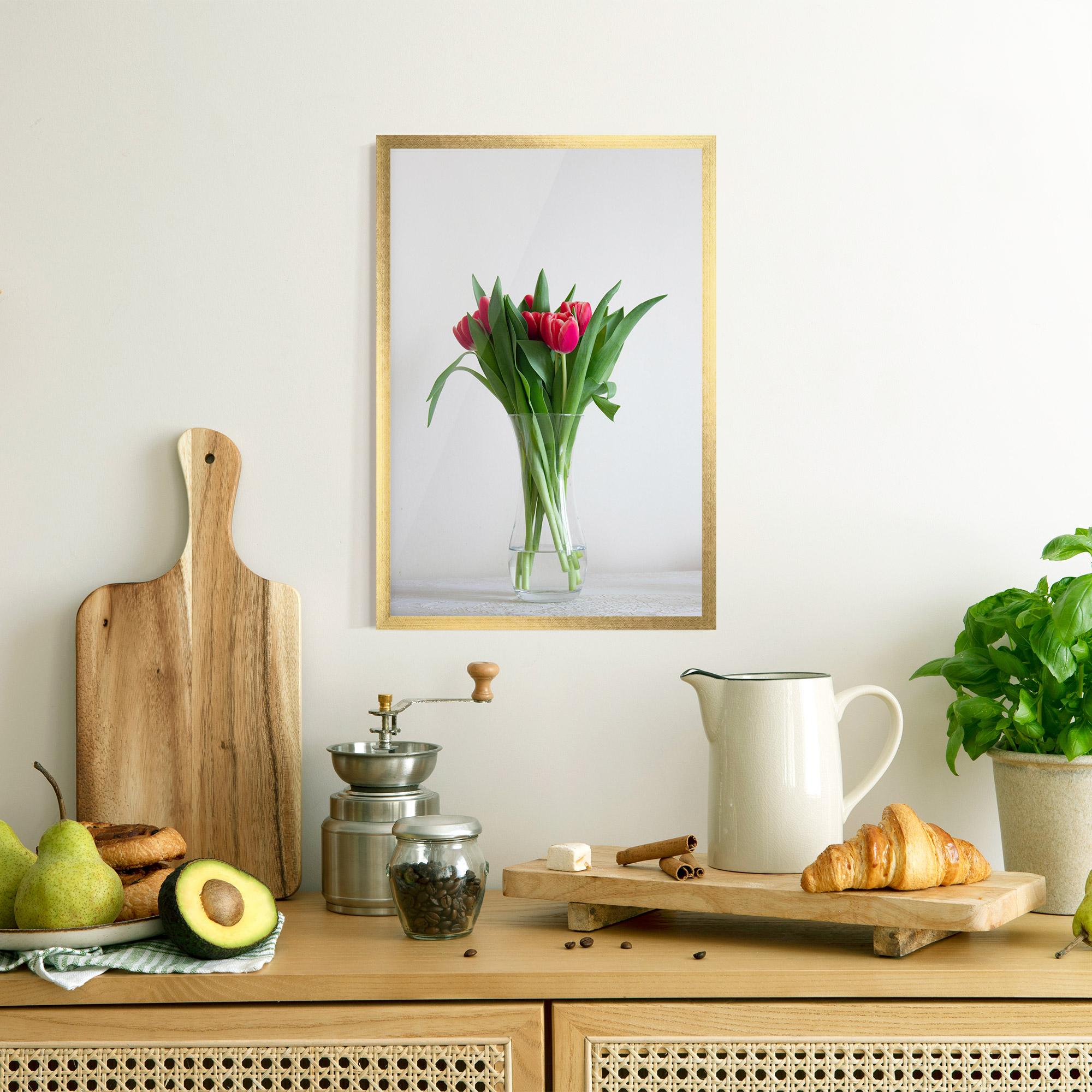 Gerahmte Poster Pretty Tulips Vase mockup 8